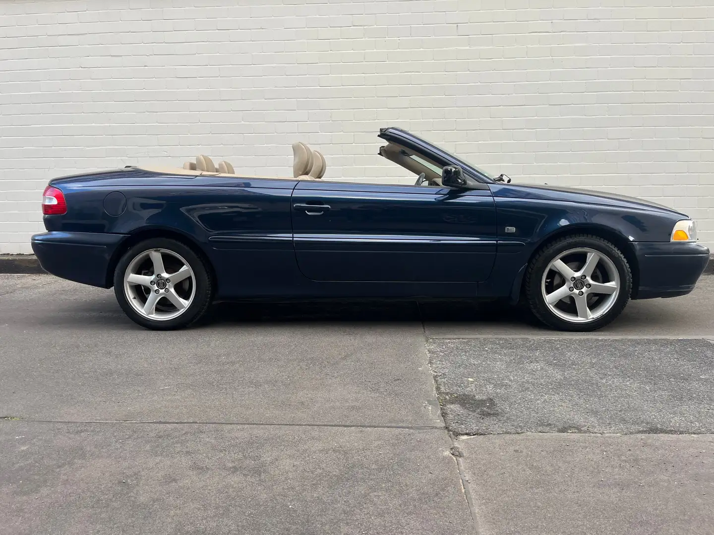 Volvo C70 2.0T/1.Hand/Leder/TÜVneu/Motor TOP Blau - 1