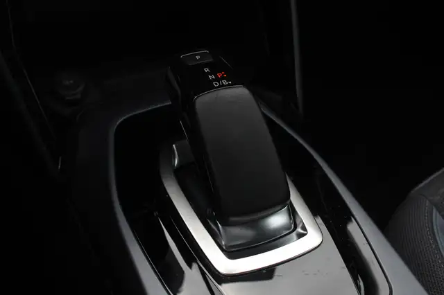 Peugeot E-2008 view 29