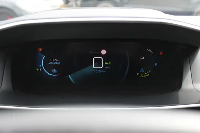 Peugeot E-2008 view 19
