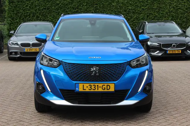 Peugeot E-2008 view 9