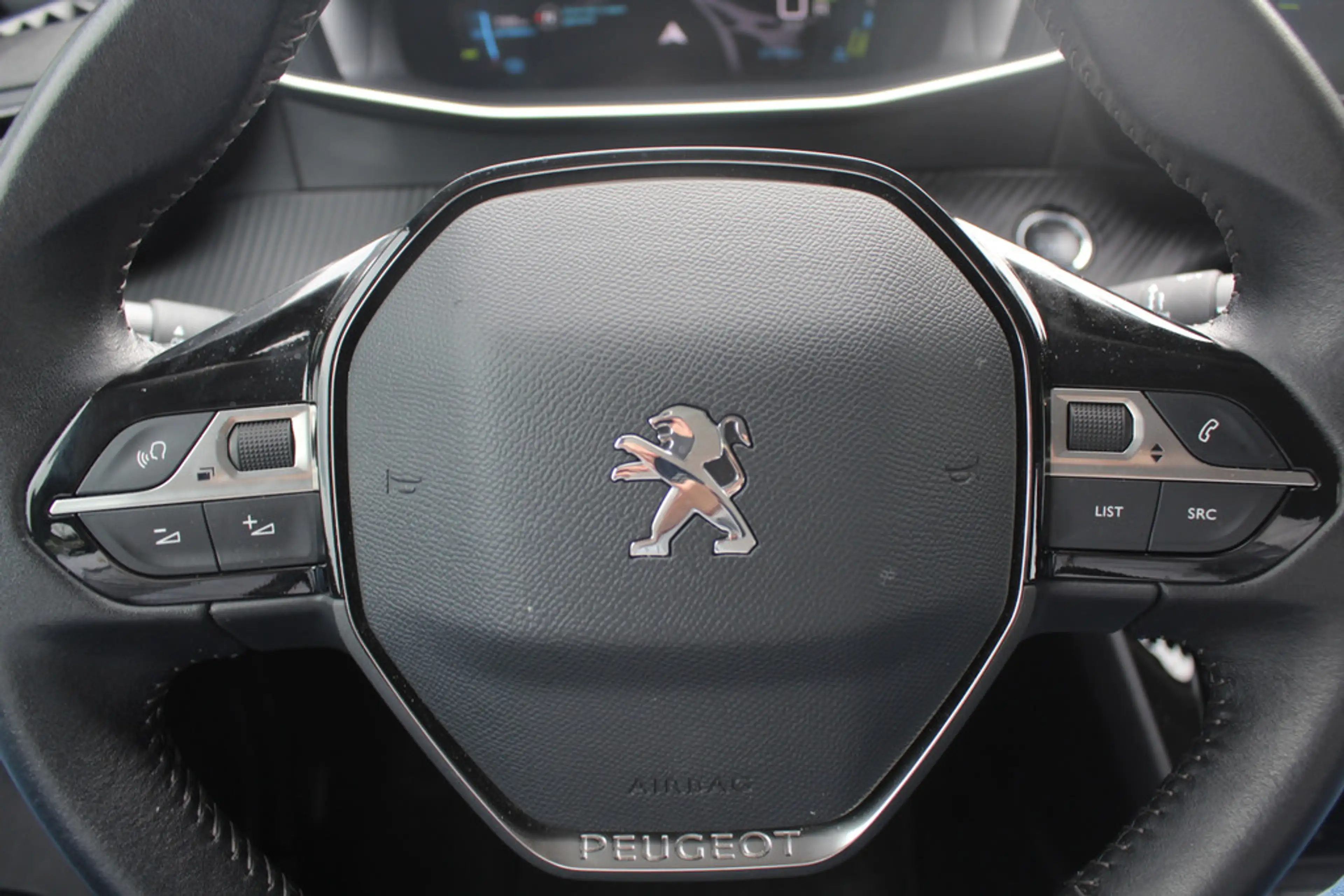 Peugeot e-2008 EV Allure Pack 50 kWh / SoH 91 % / Camera / Keyles — photo 21