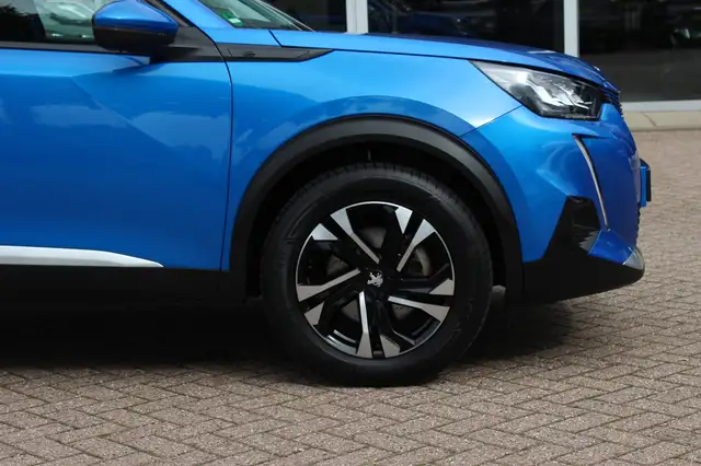 Peugeot E-2008 view 15