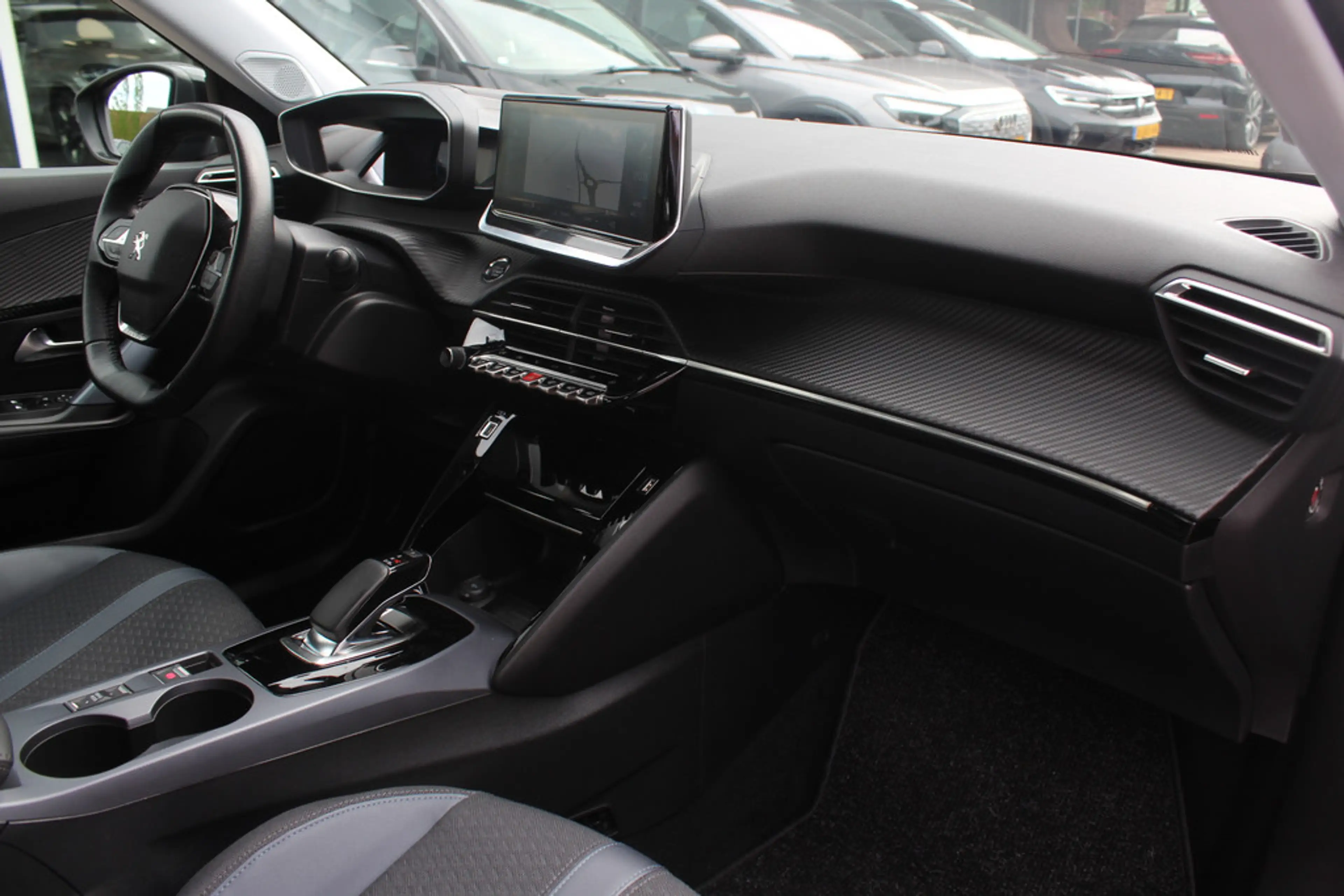 Peugeot e-2008 EV Allure Pack 50 kWh / SoH 91 % / Camera / Keyles — photo 8