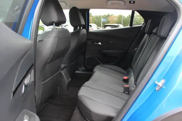 Peugeot E-2008 view 12
