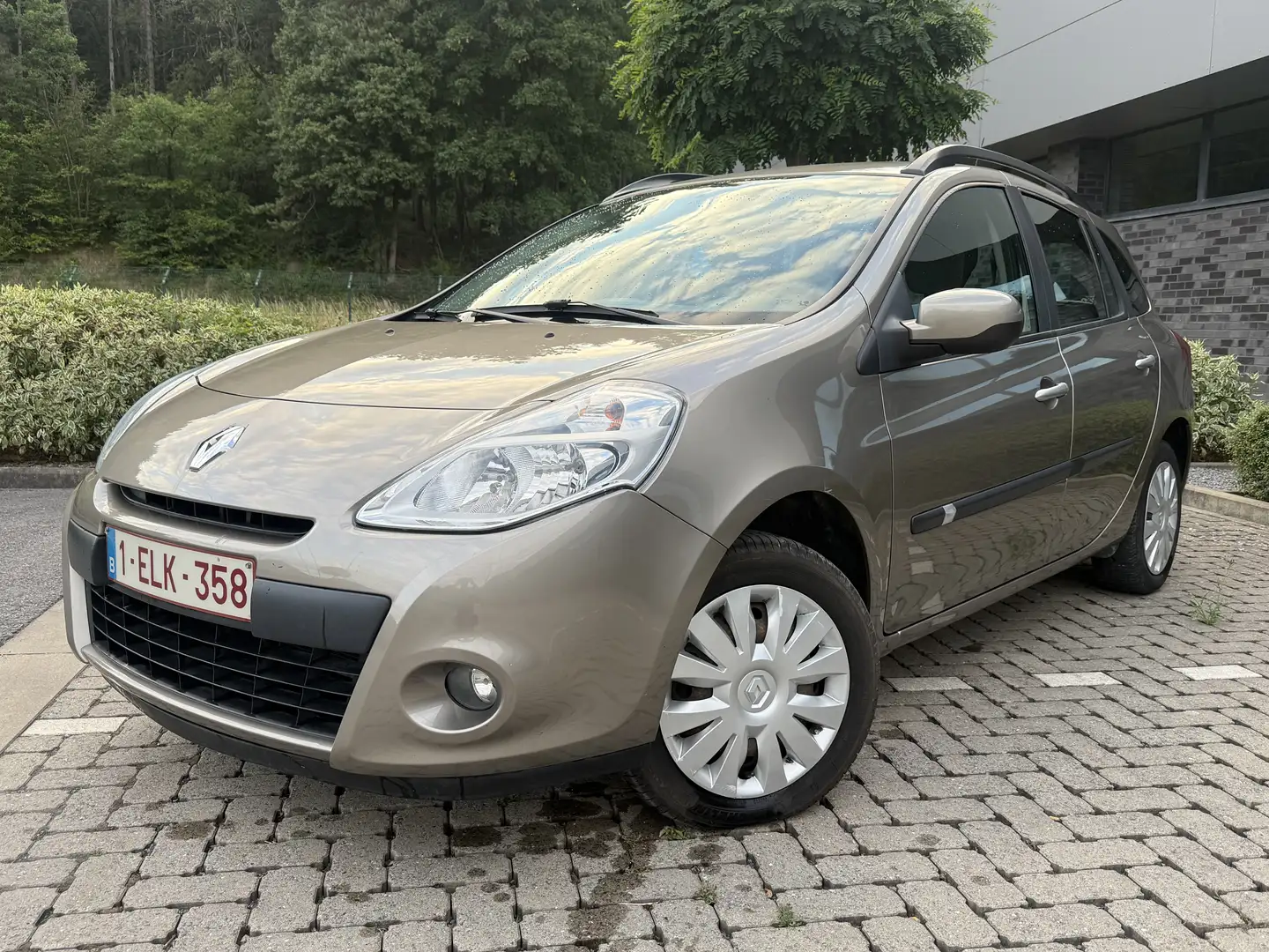 Renault Clio 1.2i avec 73.000 km prête a immatriculée !! - 1