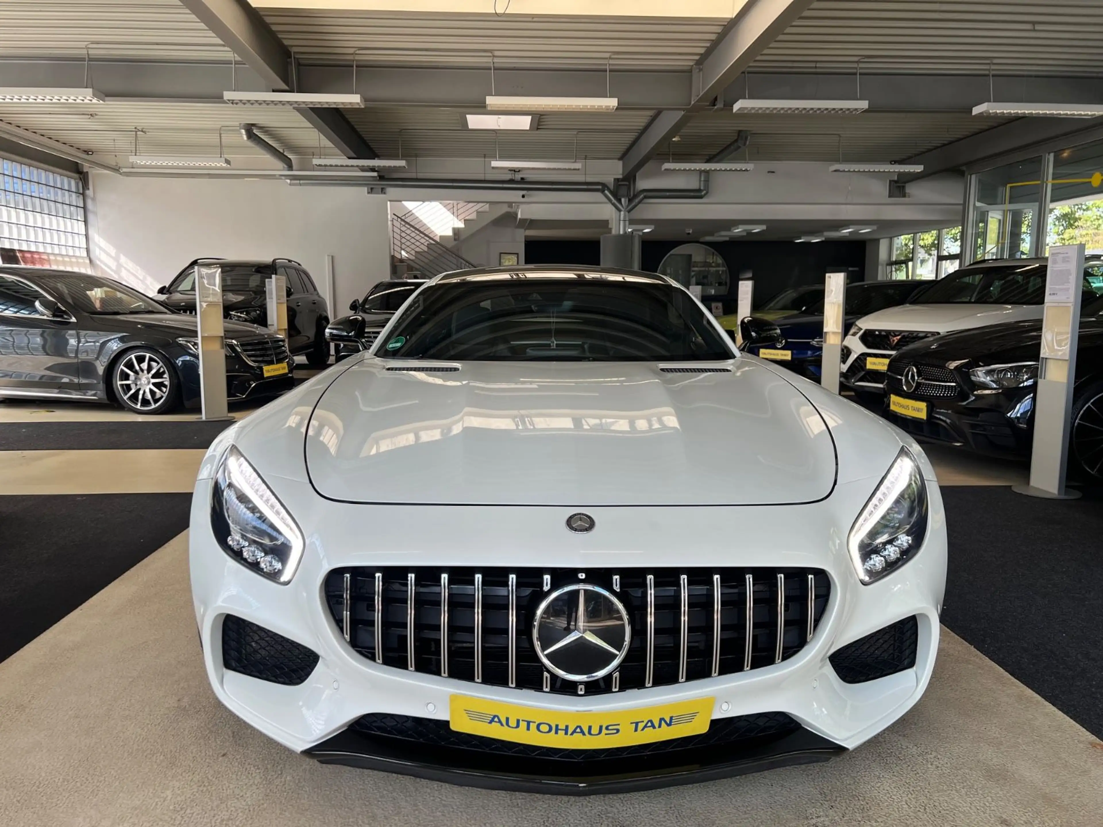 Mercedes-Benz AMG GT Coupe * DIAMANTWEIß *NIGHTP*PANO*PERFORM* — photo 2