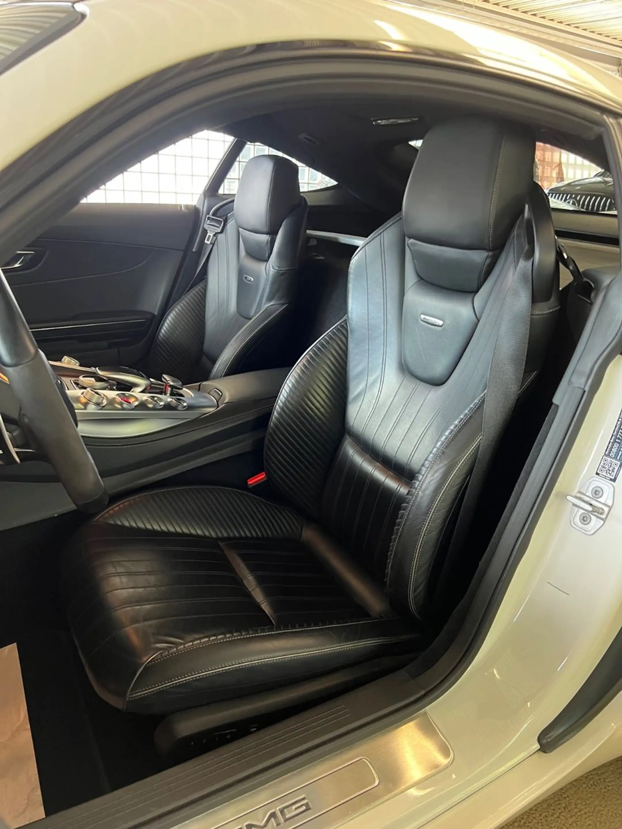 Mercedes-Benz AMG GT Coupe * DIAMANTWEIß *NIGHTP*PANO*PERFORM* — photo 14