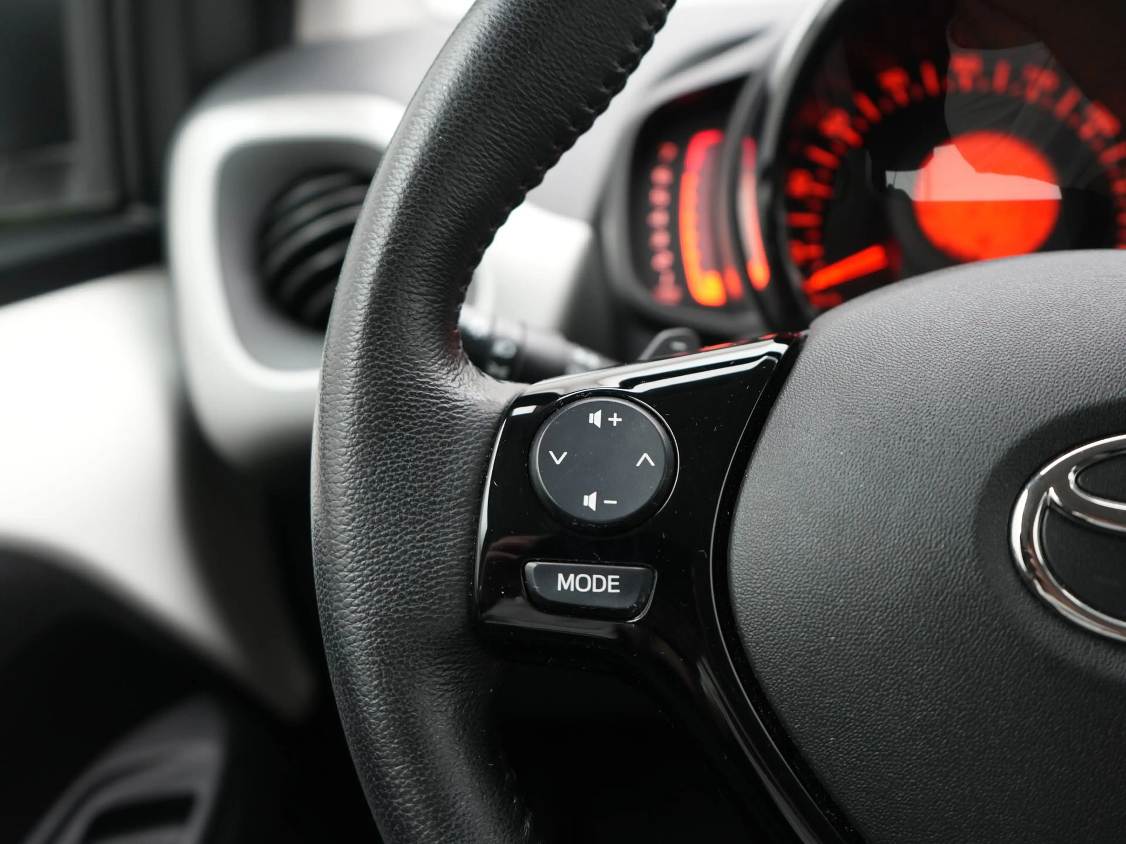 Toyota Aygo 1.0 VVT-i x-play | NL Auto | Dealer Onderhouden | — photo 4