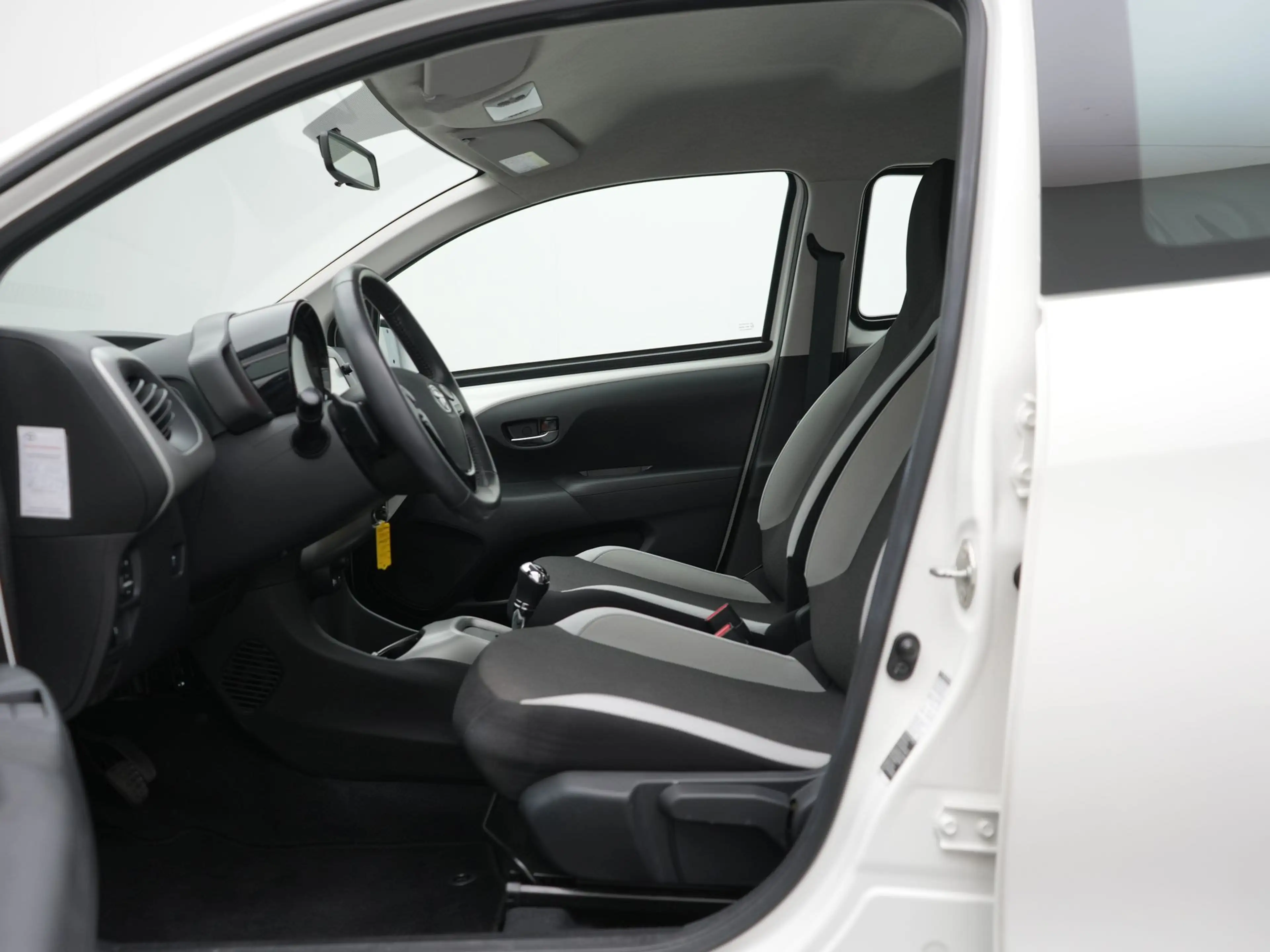 Toyota Aygo 1.0 VVT-i x-play | NL Auto | Dealer Onderhouden | — photo 8