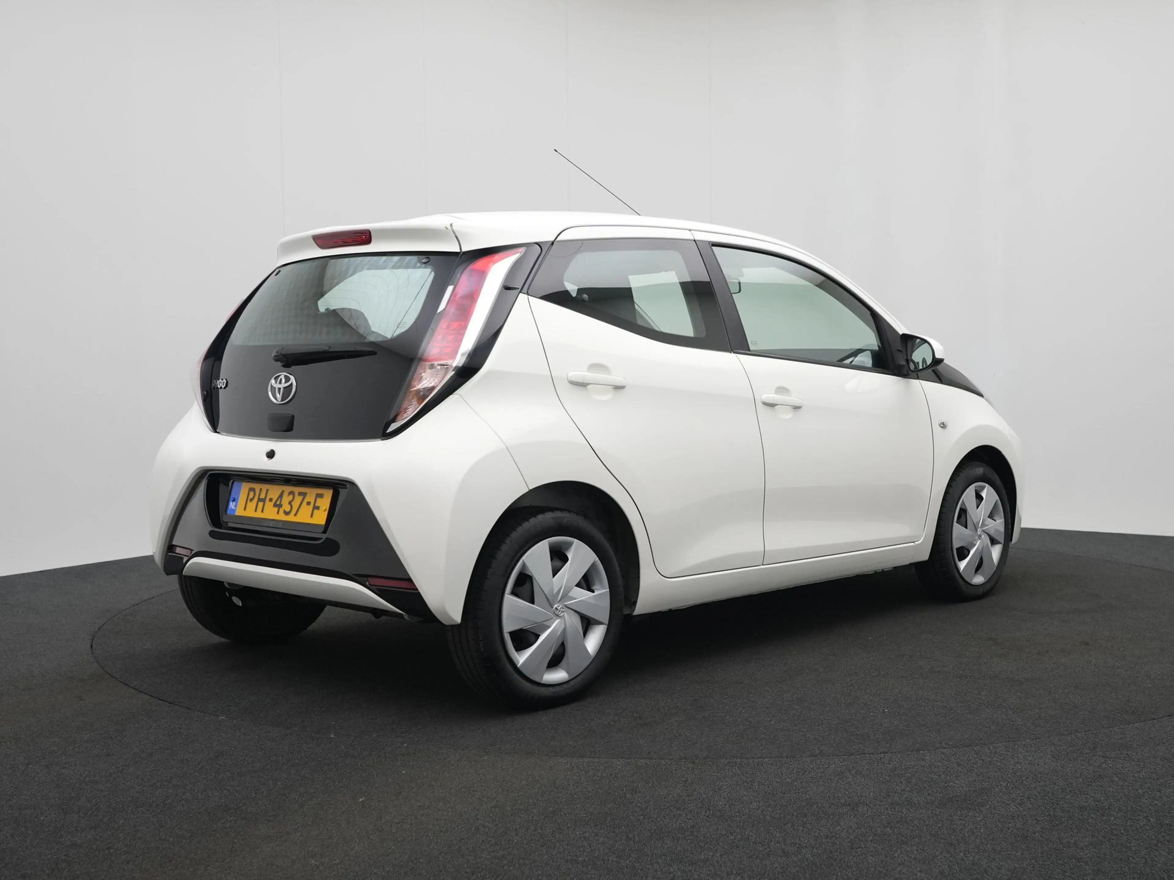 Toyota Aygo 1.0 VVT-i x-play | NL Auto | Dealer Onderhouden | — photo 2
