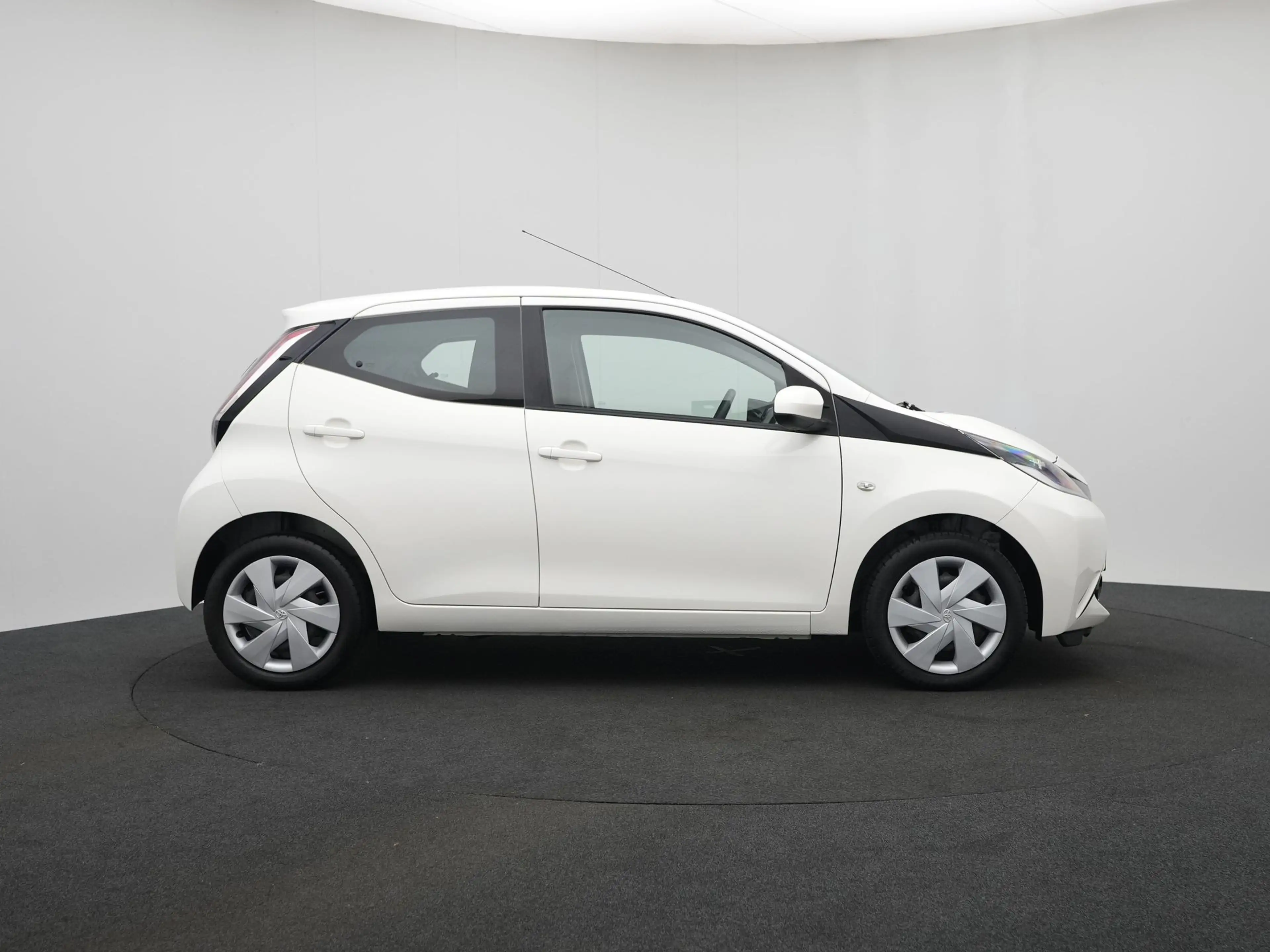 Toyota Aygo 1.0 VVT-i x-play | NL Auto | Dealer Onderhouden | — photo 11