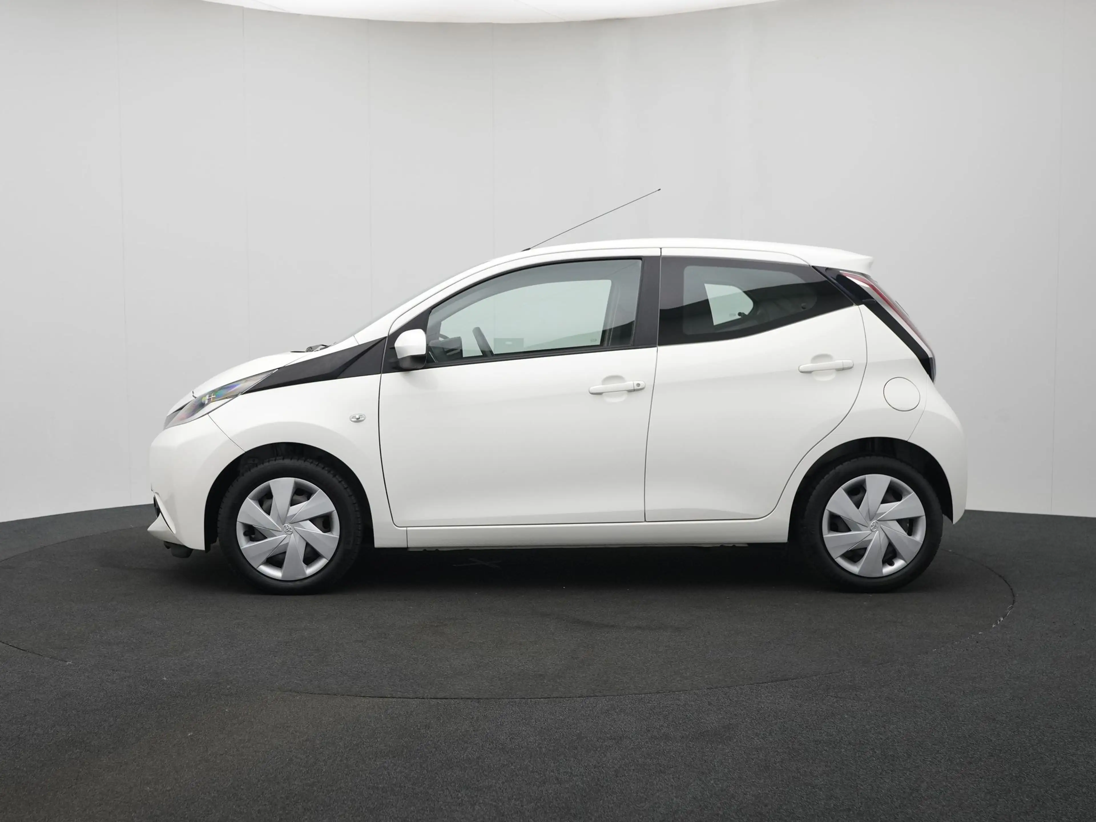 Toyota Aygo 1.0 VVT-i x-play | NL Auto | Dealer Onderhouden | — photo 3