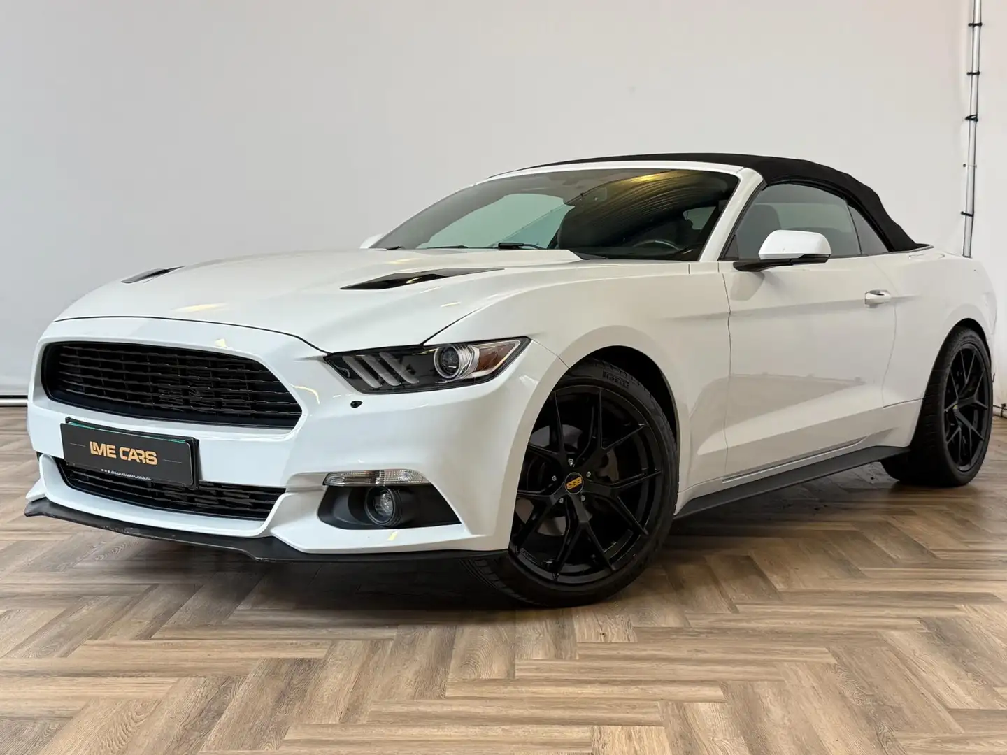 Ford Mustang Convertible 2.3 EcoBoost|CABRIO|AUTOMAAT|INRUIL MO Wit - 1