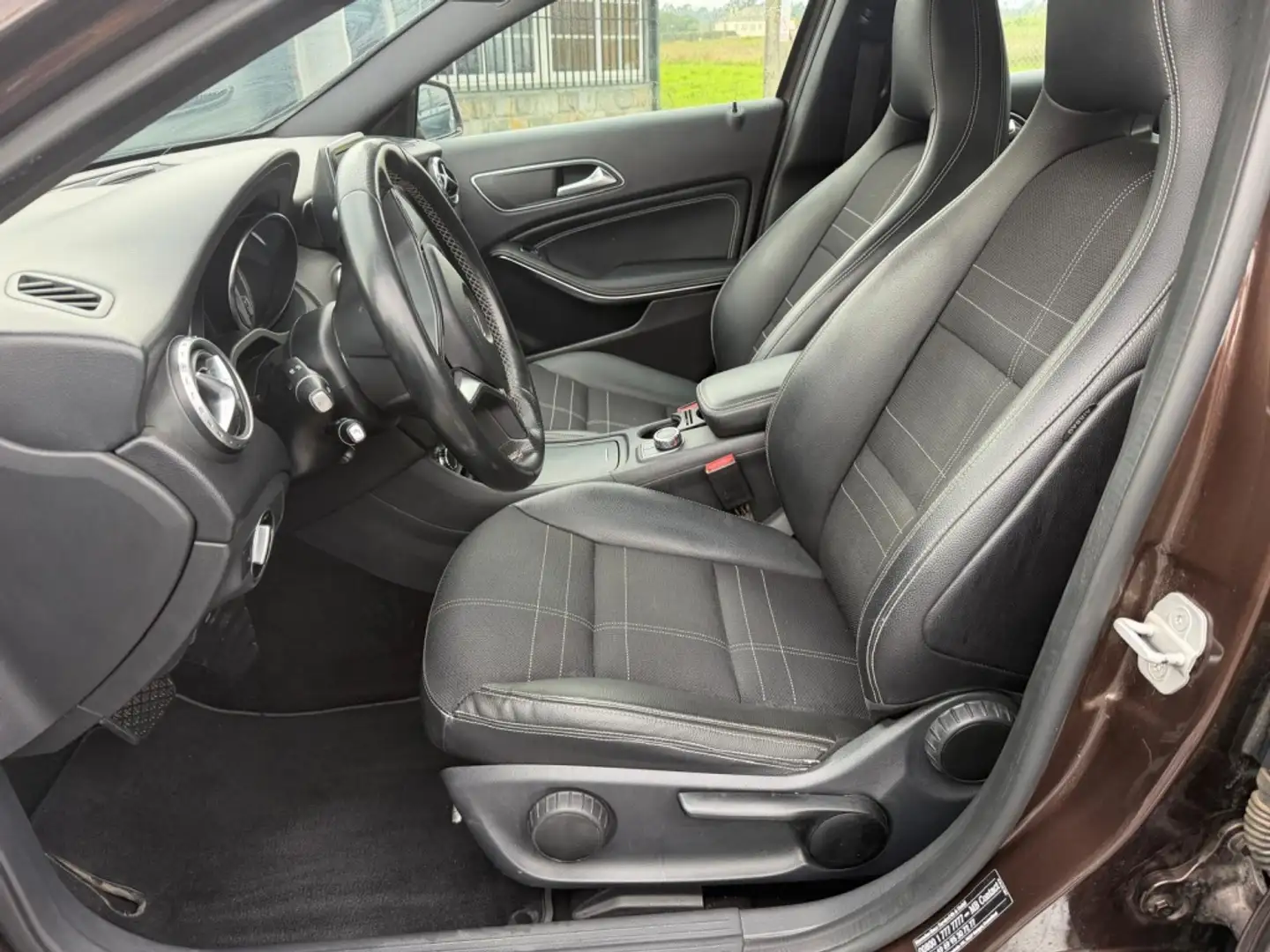 Mercedes-Benz GLA 200 200CDI Urban 7G-DCT Violett - 2