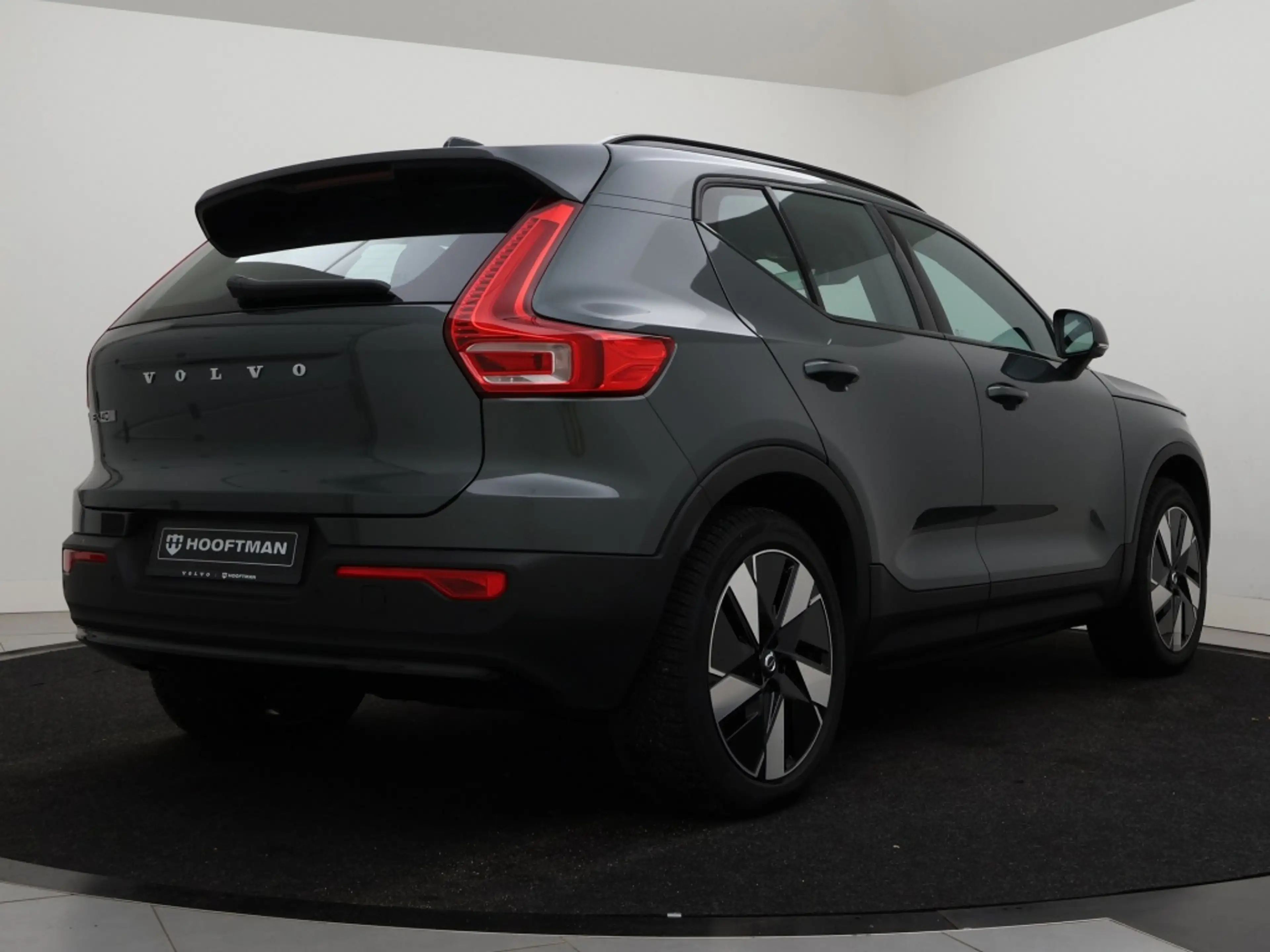 Volvo EX40 EXT. RANGE 82Kwh PLUS DARK — photo 4