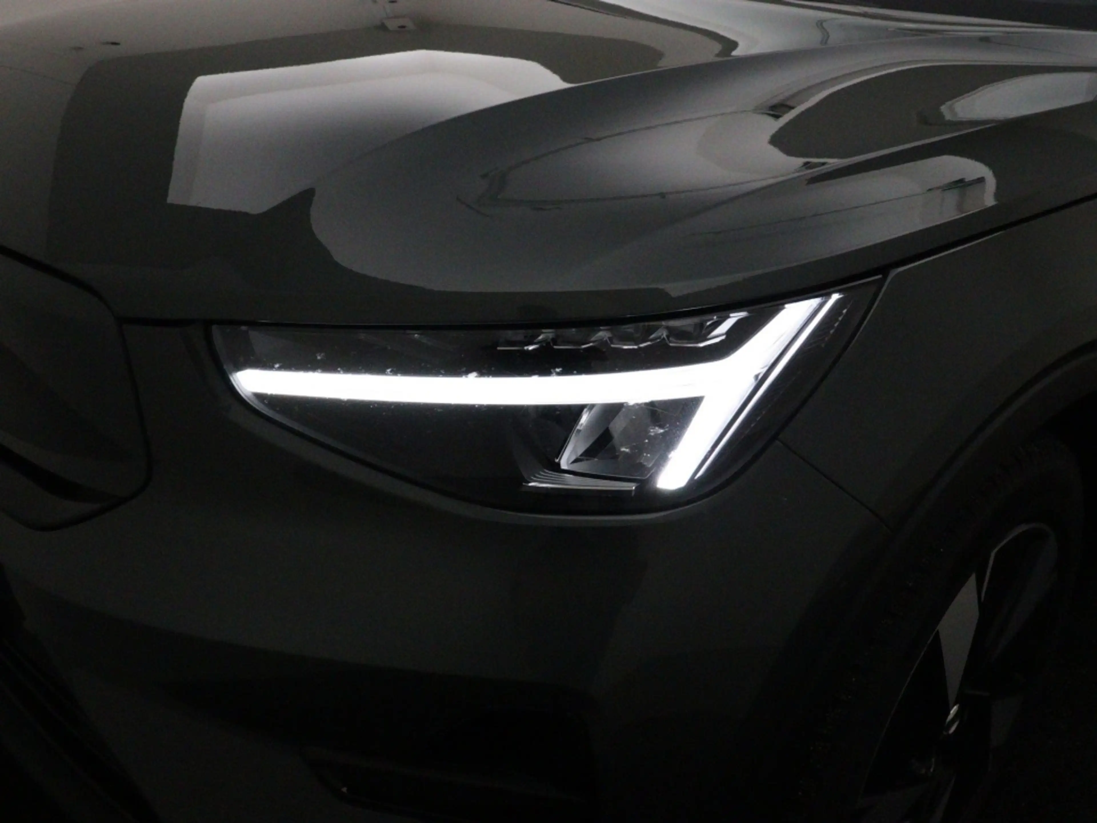 Volvo EX40 EXT. RANGE 82Kwh PLUS DARK — photo 10