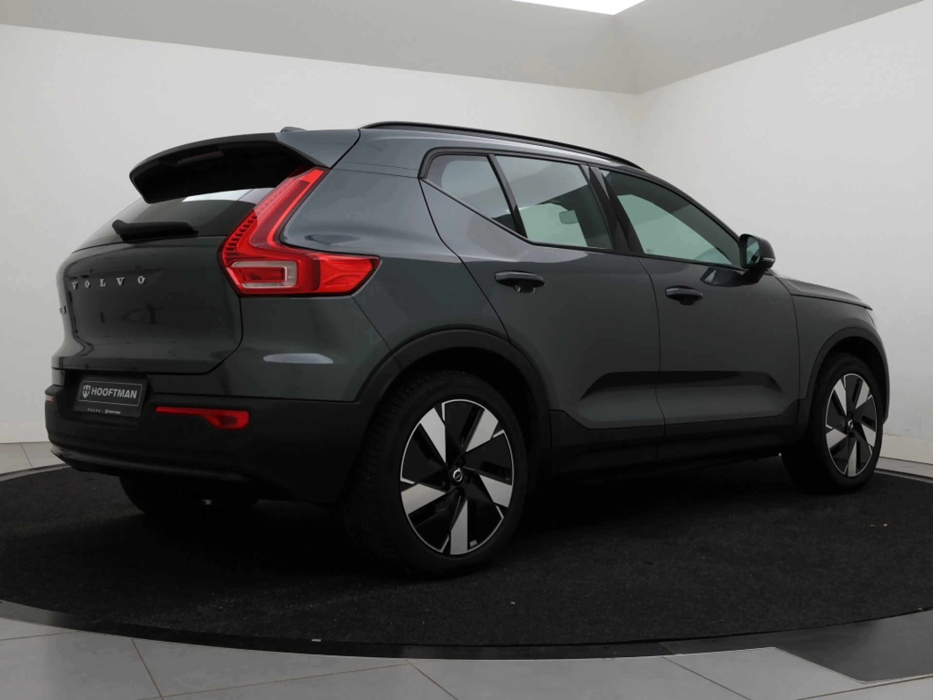 Volvo EX40 EXT. RANGE 82Kwh PLUS DARK — photo 3