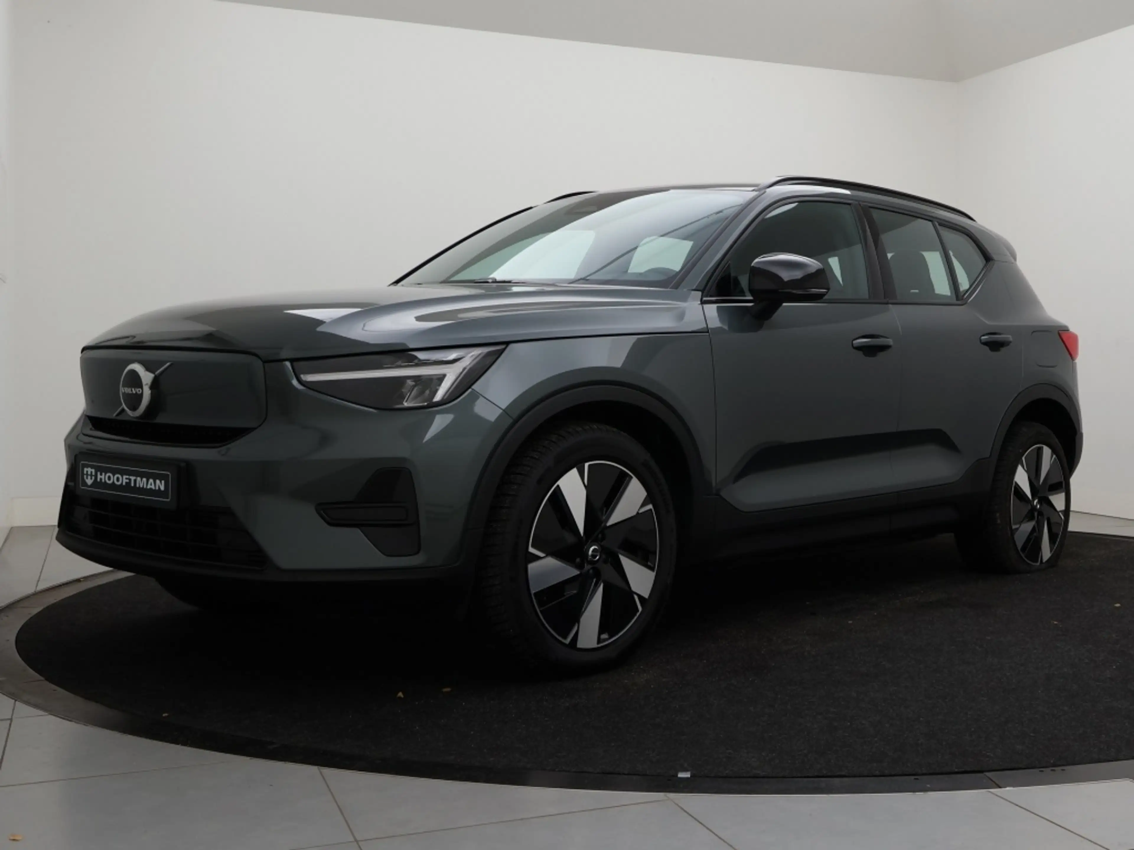 Volvo EX40 EXT. RANGE 82Kwh PLUS DARK — photo 2
