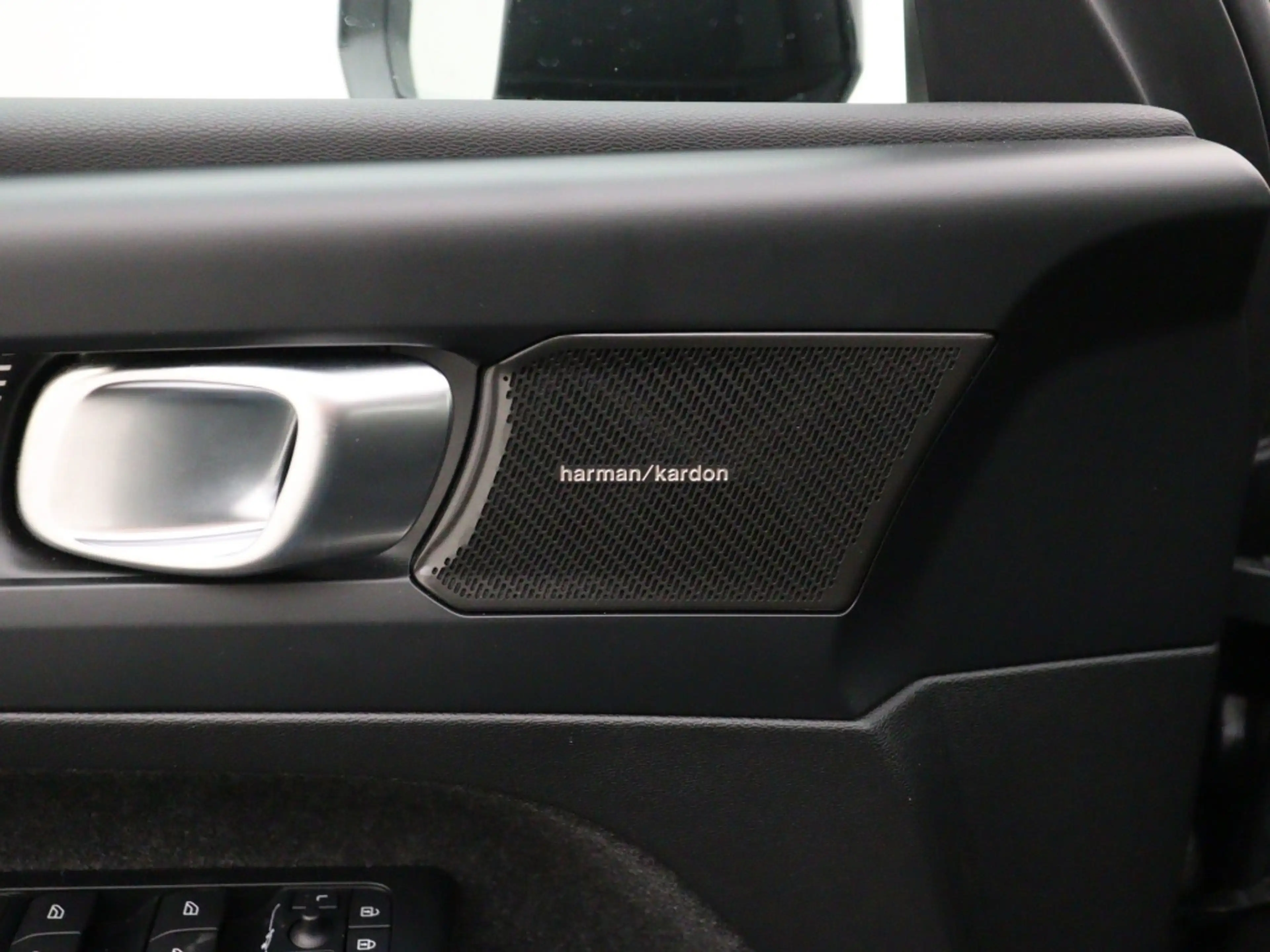 Volvo EX40 EXT. RANGE 82Kwh PLUS DARK — photo 11