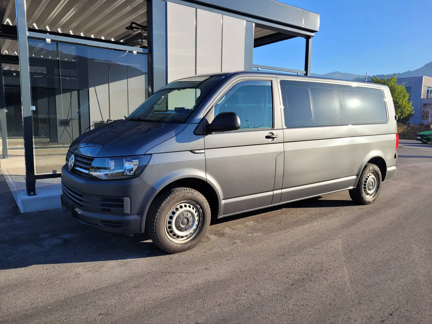 Volkswagen T6 Kombi Kombi LR 2,0 TDI BMT Grau - 1