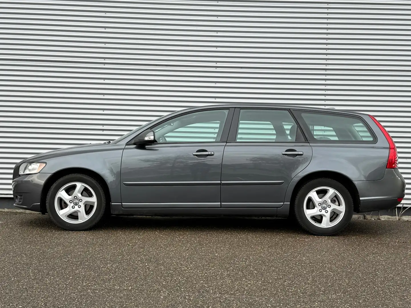 Volvo V50 2.0 Sport, Trekhaak & PDC, Airco, Leder Zeer netje Gris - 2