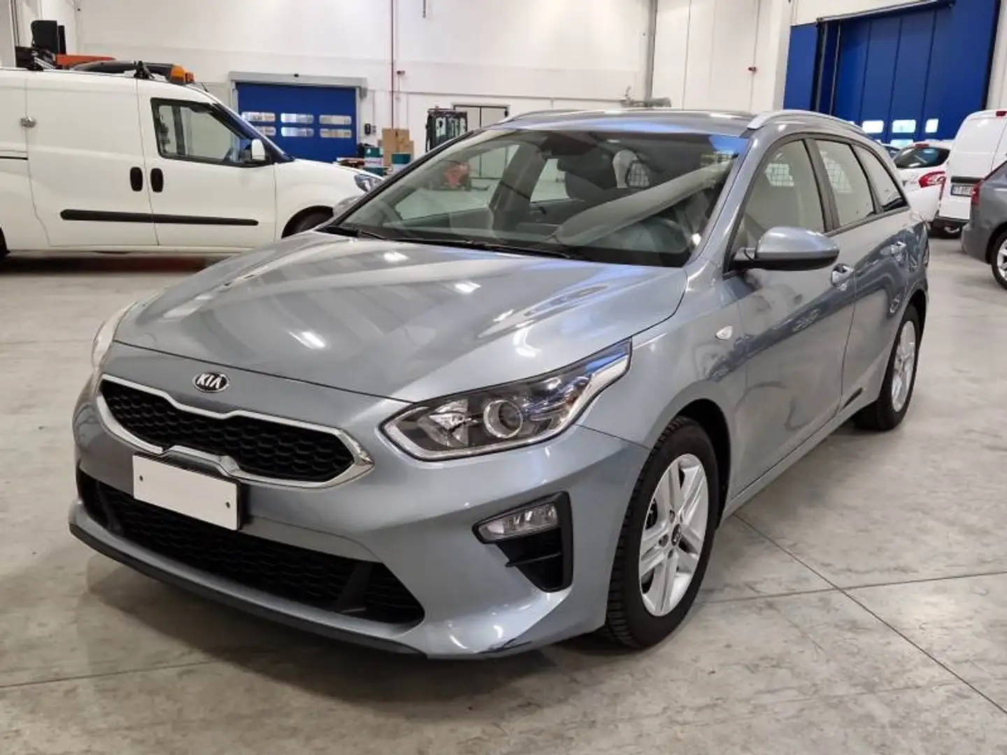 Kia Ceed / cee'd Ceed SW N1 AUTOCARRO 1.6 crdi Pure 115cv - FW997VJ Plateado - 2