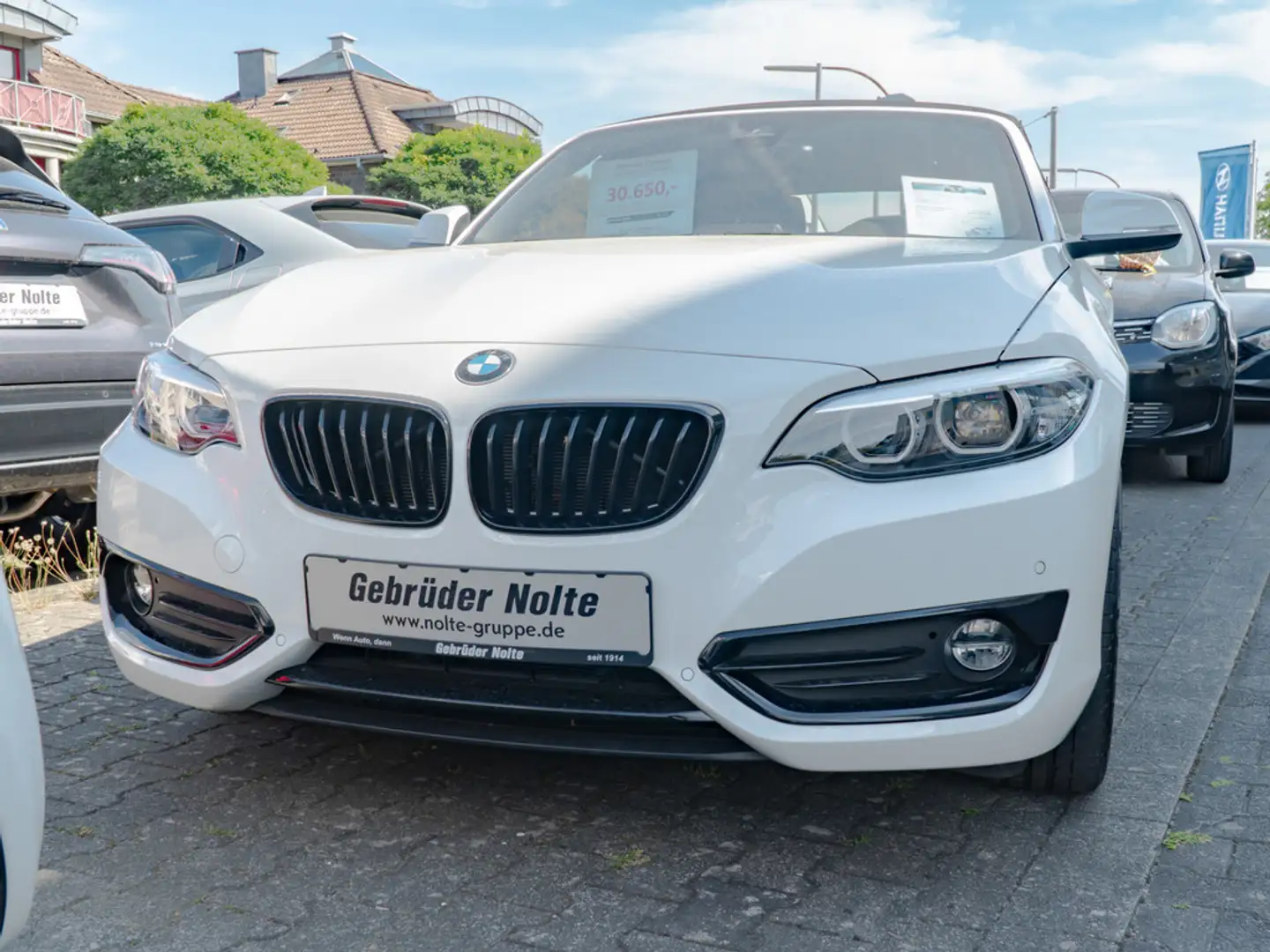 BMW 220 i Cabrio Sport Line SHZ NAVI FACEL. LED Weiß - 2