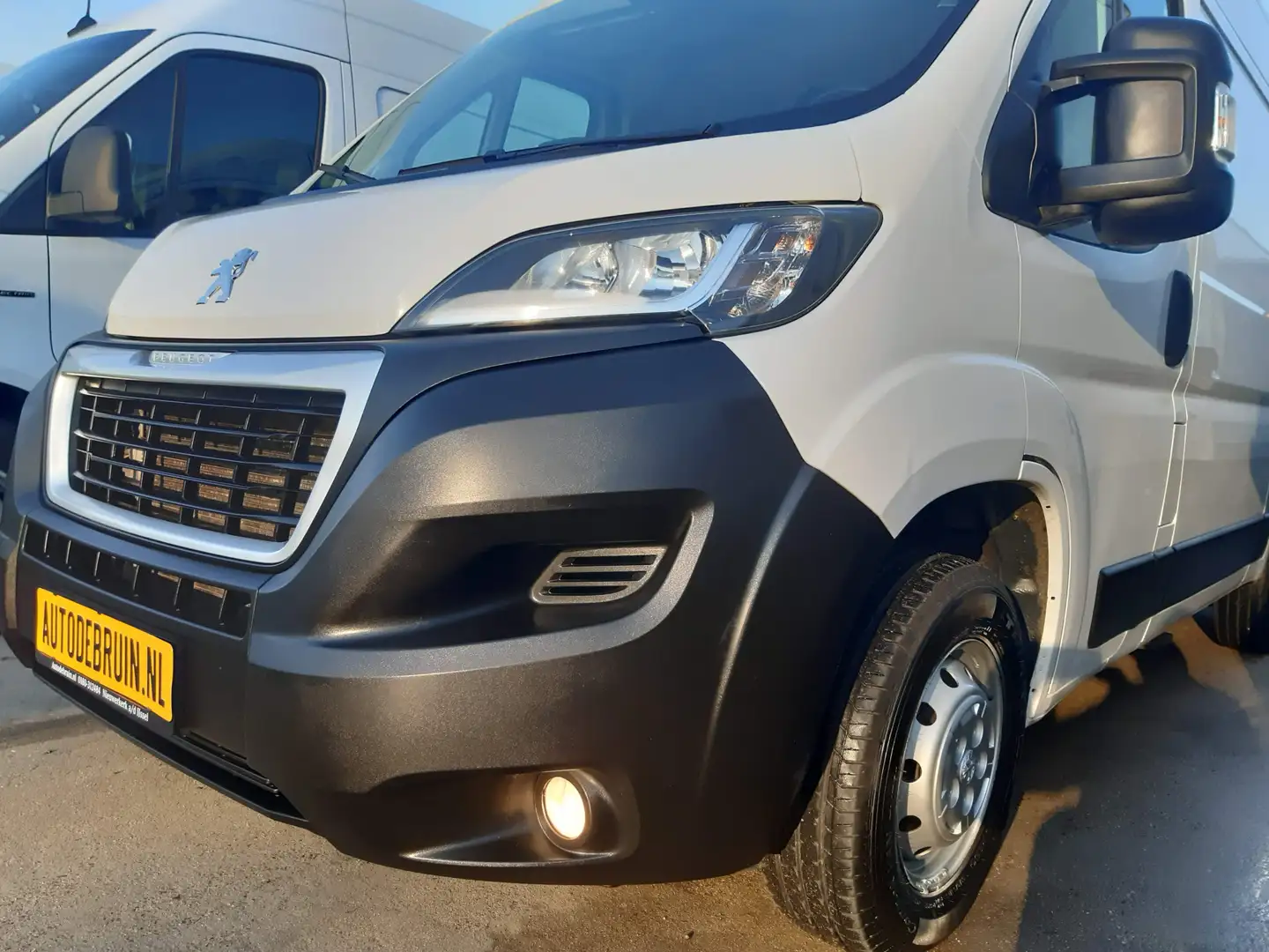Peugeot Boxer 2.2 BlueHDi 140 Pk L2/H2 Airco Cruise Control Navi Blanc - 2