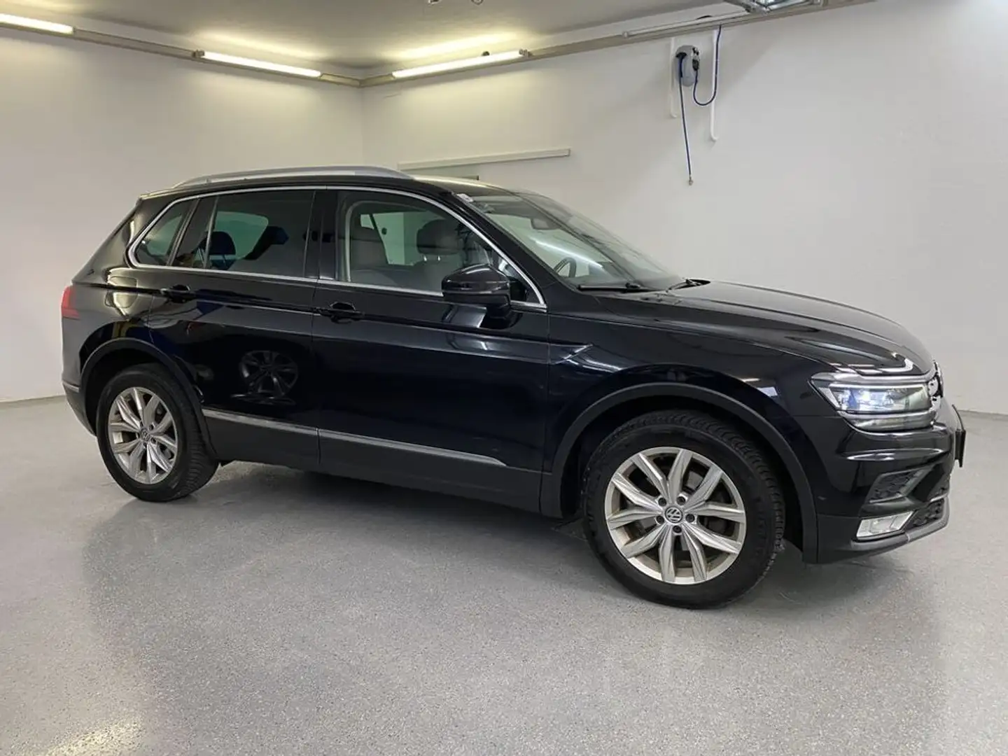 Volkswagen Tiguan Highline BMT/Start-Stopp 4Motion Schwarz - 2