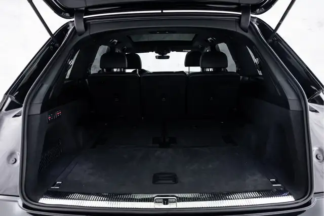 Audi Q7 view 17