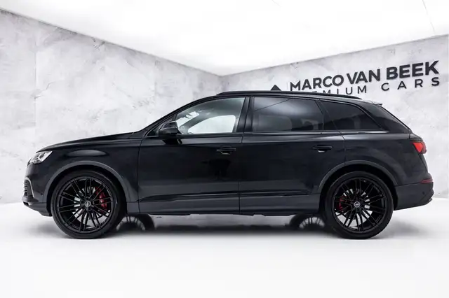 Audi Q7 view 5