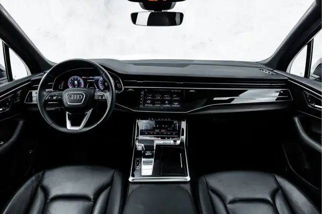 Audi Q7 view 29
