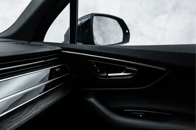 Audi Q7 view 24