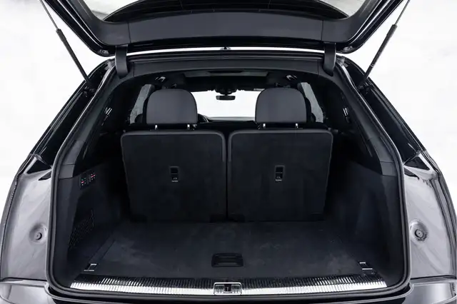 Audi Q7 view 16