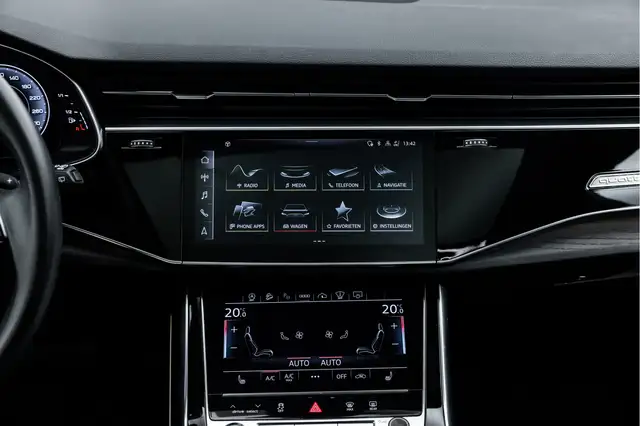 Audi Q7 view 30
