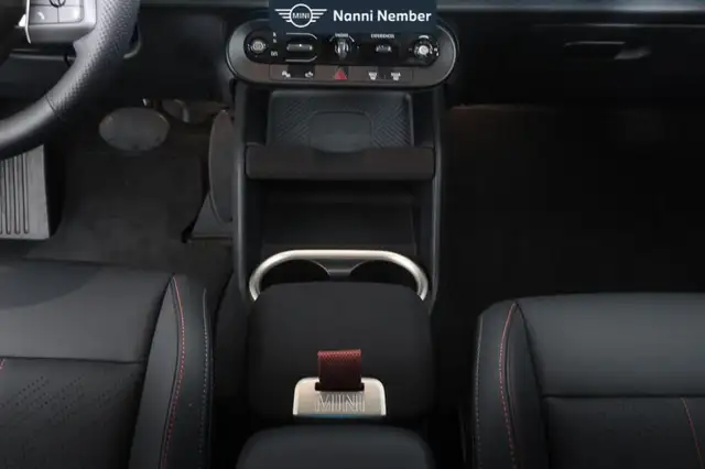 MINI Countryman view 13