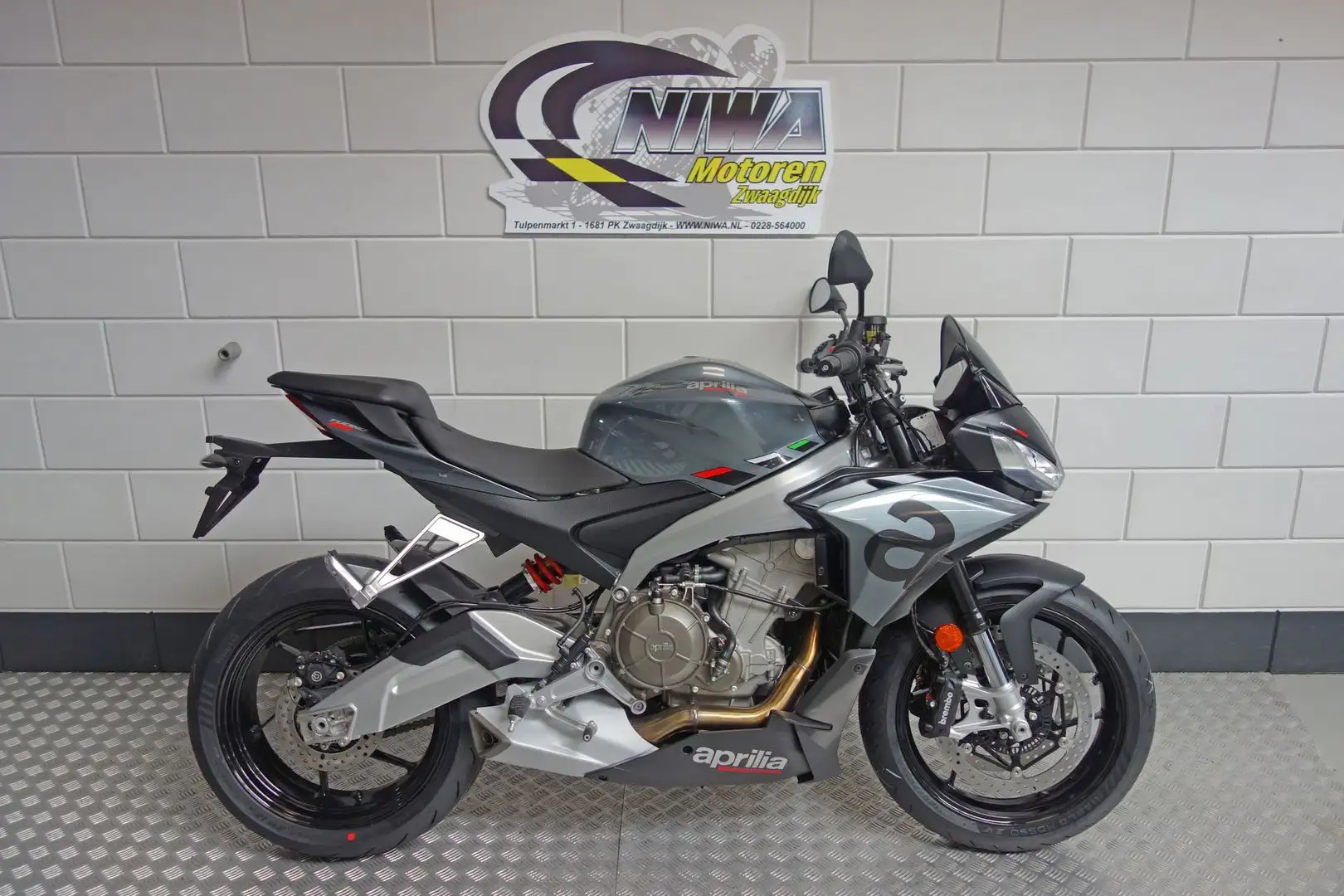 Aprilia Tuono 660 Gri - 1