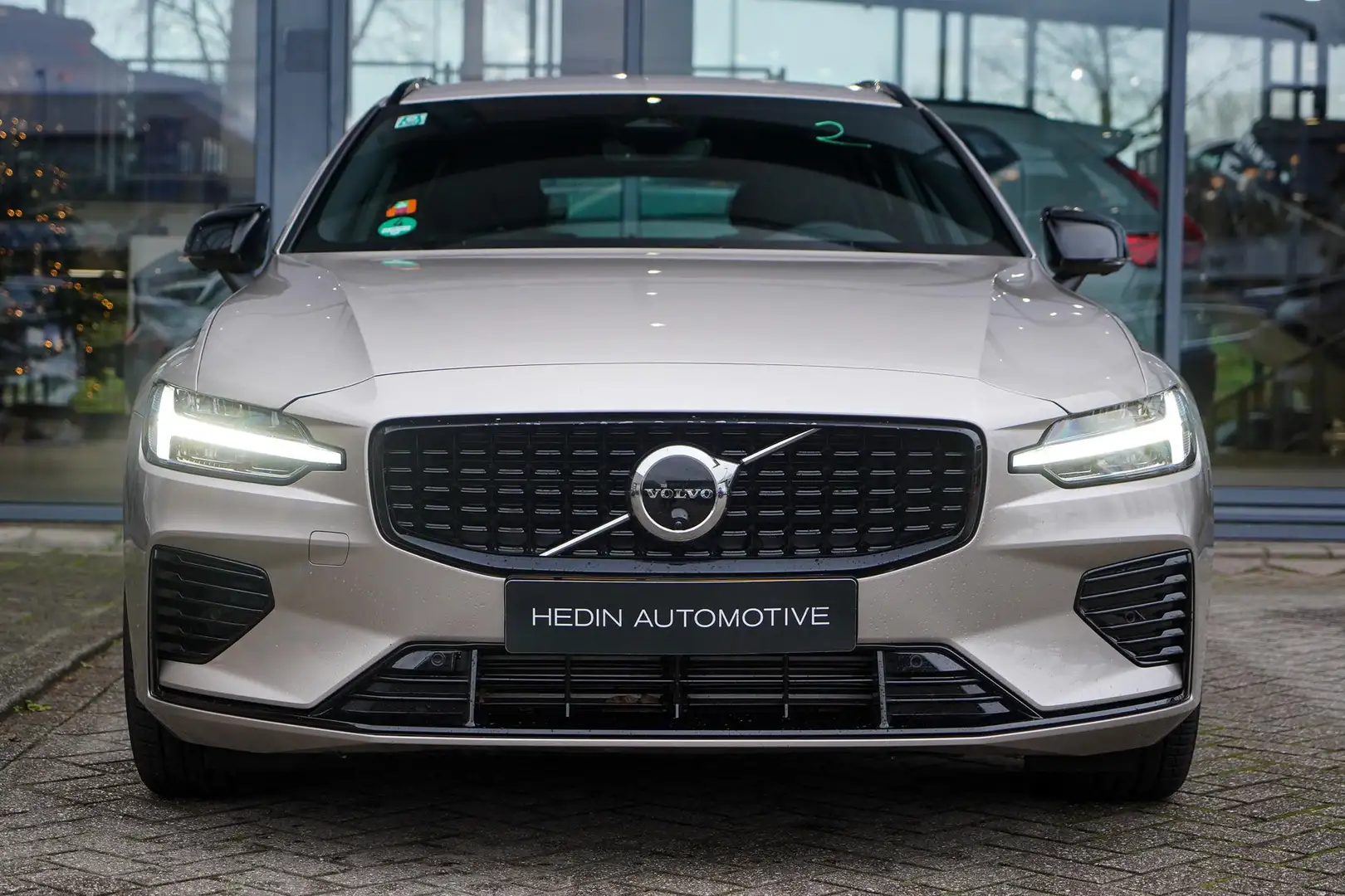 Volvo V60 2.0 T6 Plug-in hybrid AWD Plus Dark | 2.000 kg tre Gris - 2