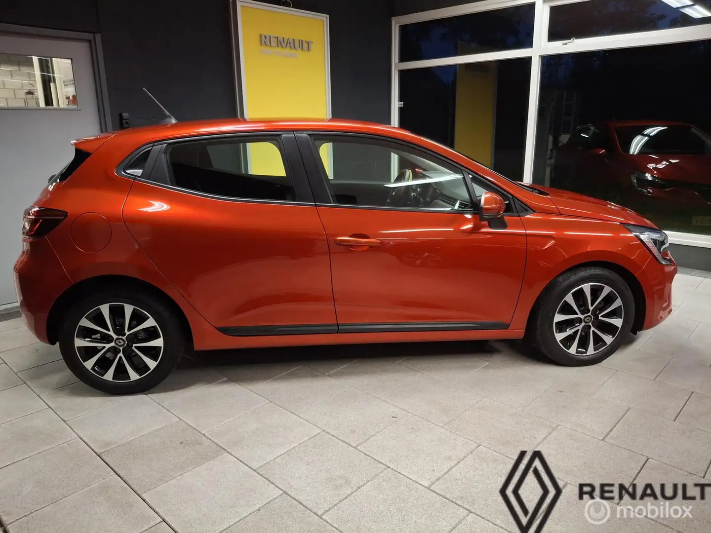 Renault Clio 1.0 TCe Zen Rouge - 1
