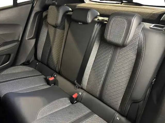 Peugeot 2008 view 9