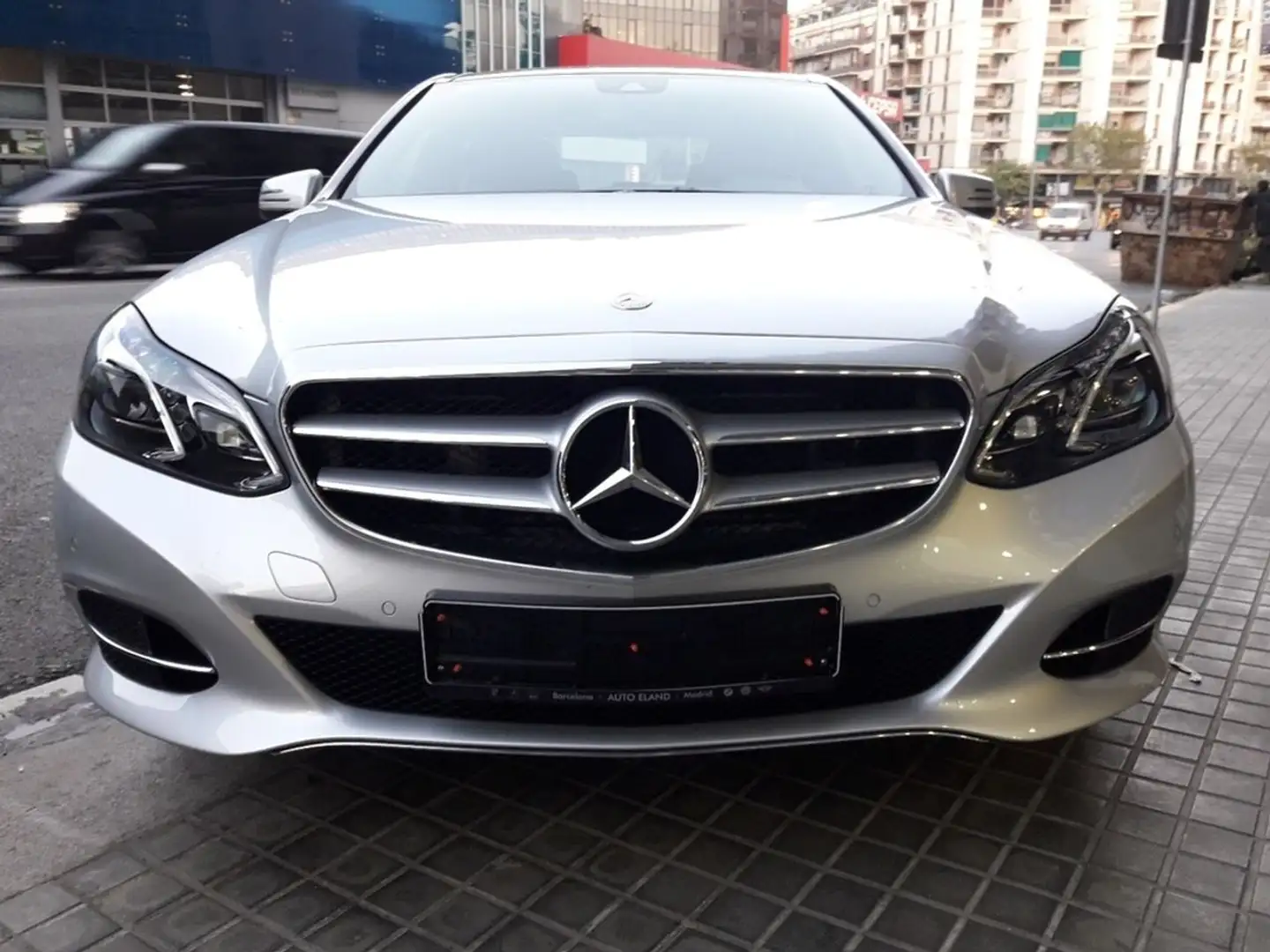 Mercedes-Benz E 220 BT Avantgarde 9G-Tronic - 2