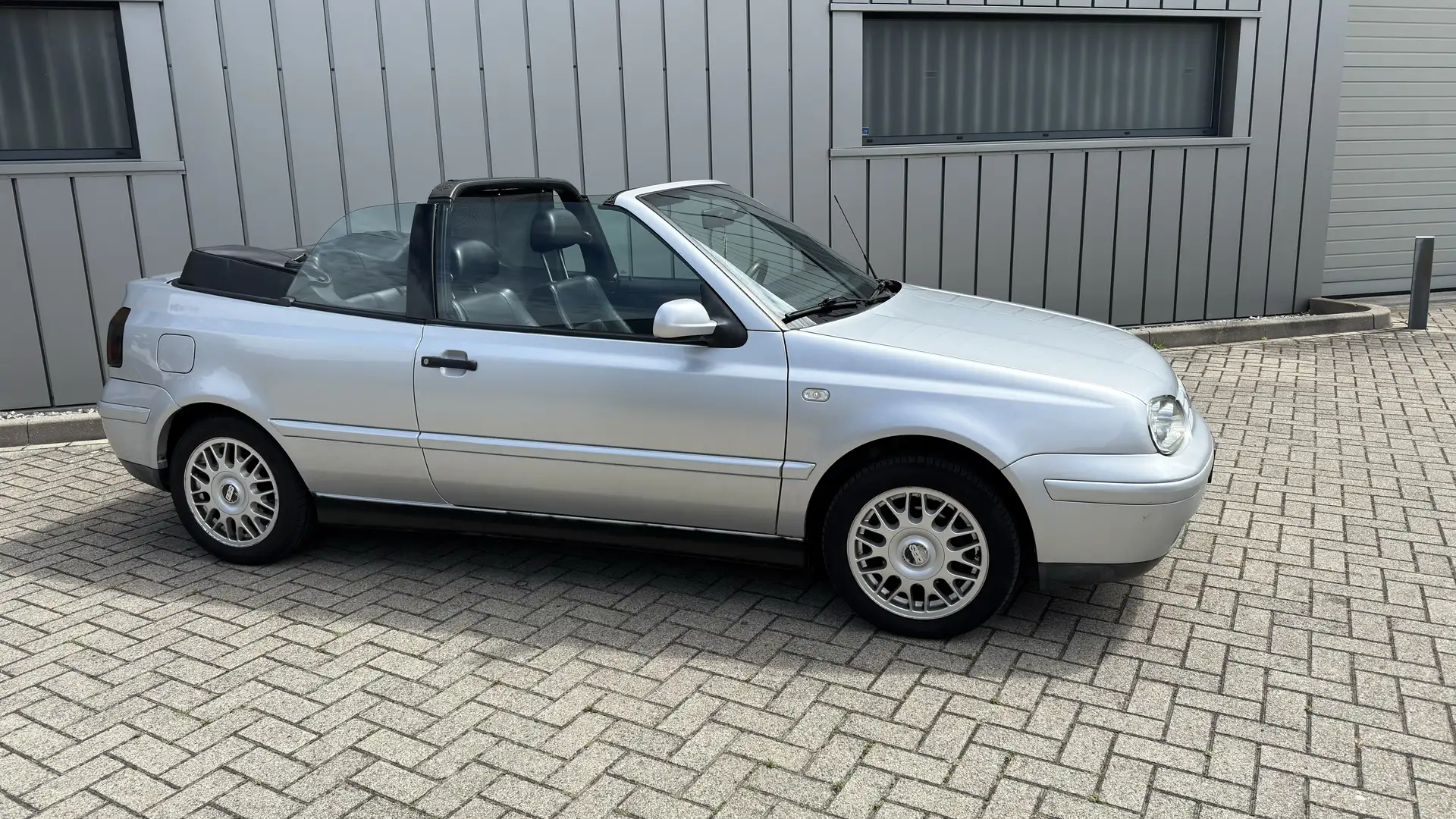 Volkswagen Golf Cabriolet 2.0 Trendline Grijs - 2