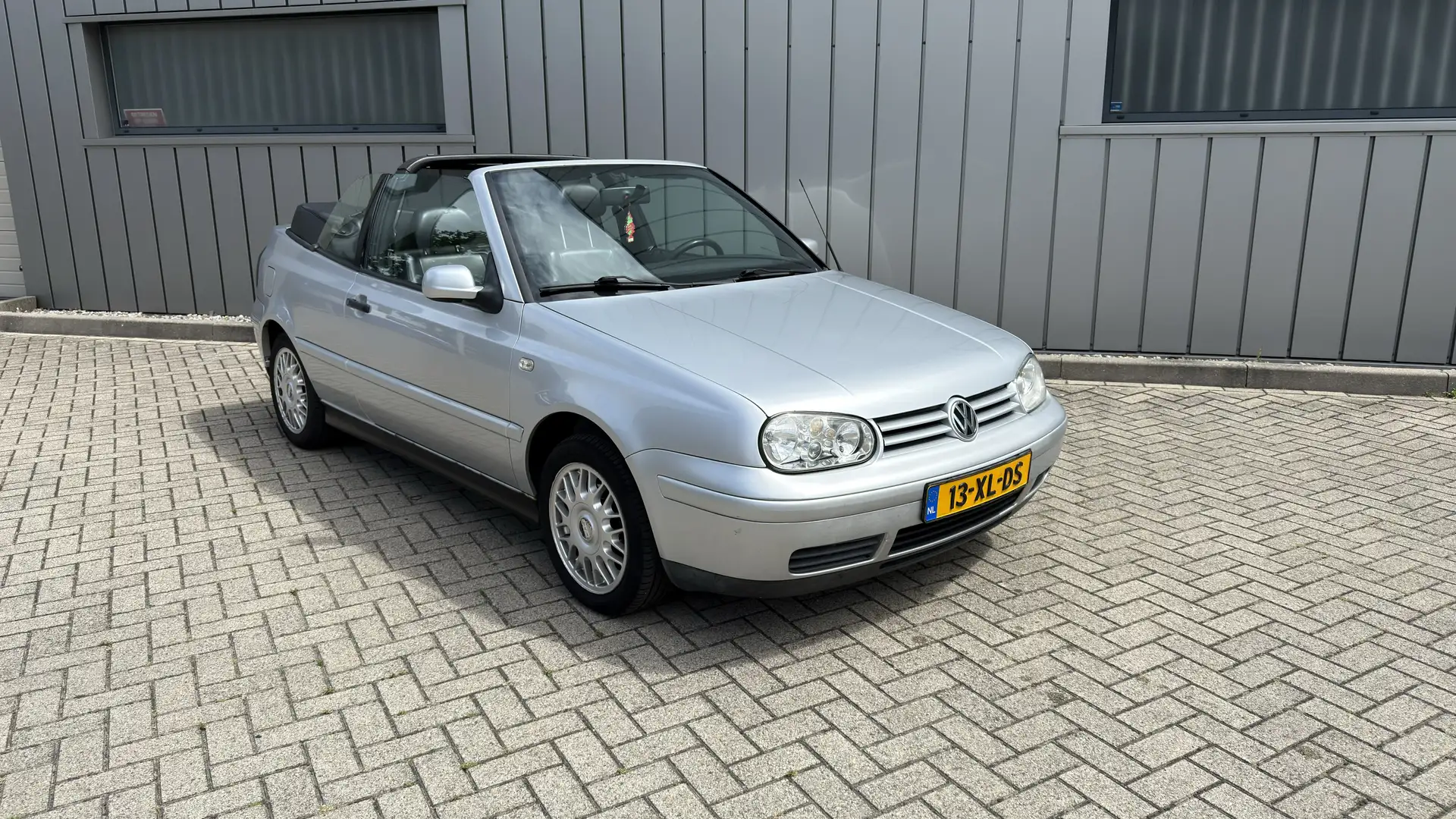 Volkswagen Golf Cabriolet 2.0 Trendline Grijs - 1