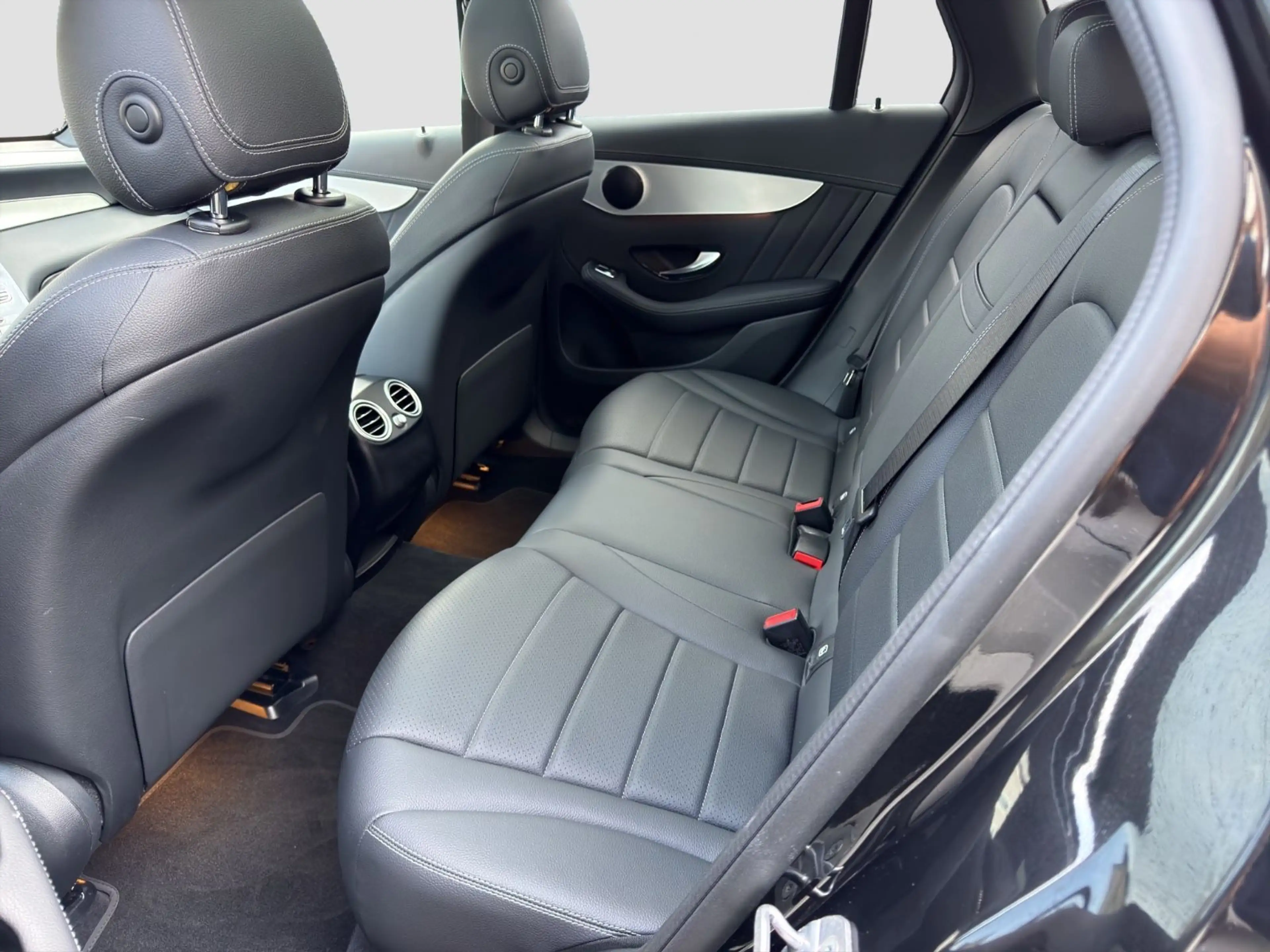 Mercedes-Benz GLC 350 d 4M AMG Line/PANO/360°/LEDER/DISTR.PLUS — photo 11