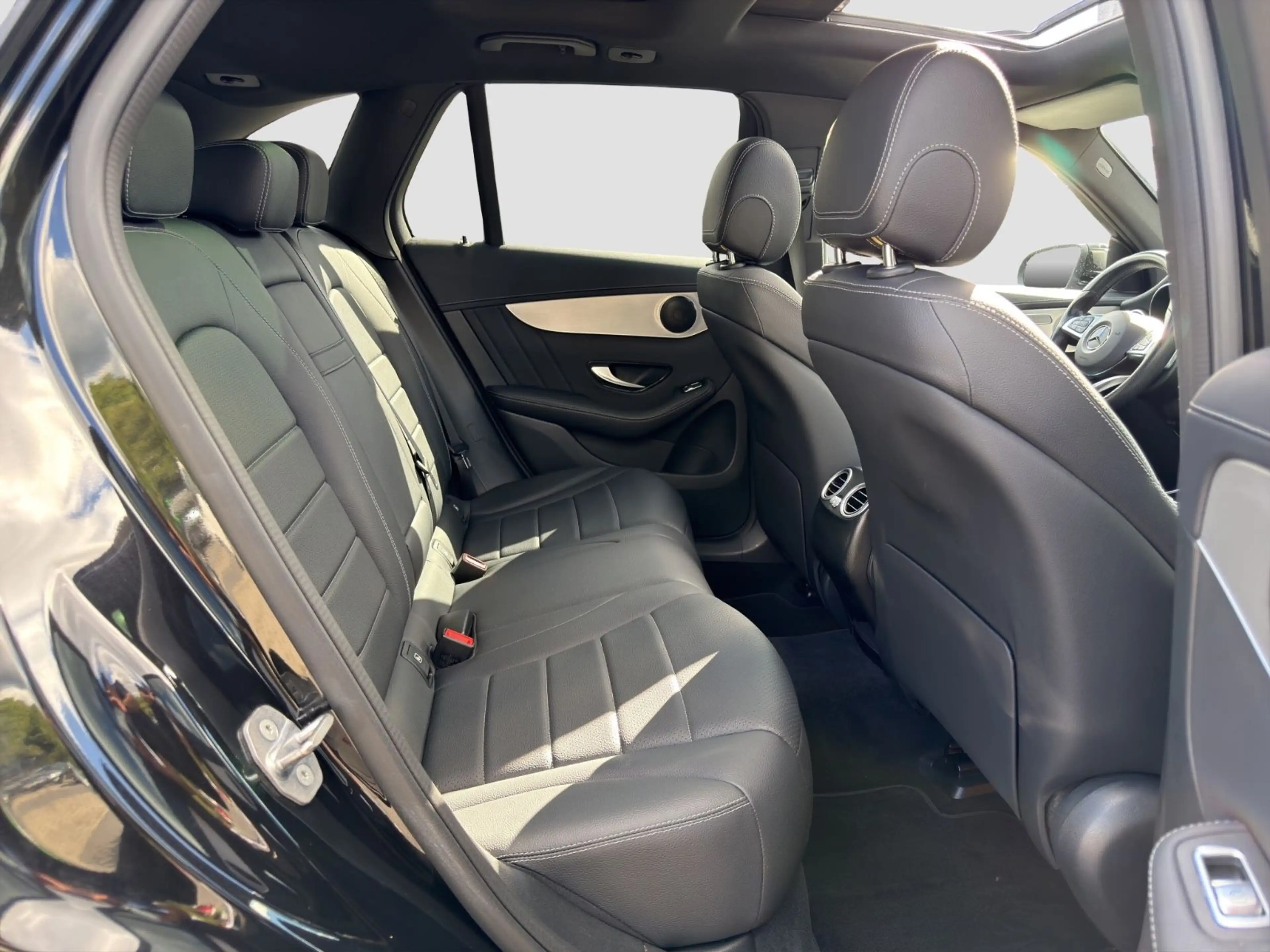 Mercedes-Benz GLC 350 d 4M AMG Line/PANO/360°/LEDER/DISTR.PLUS — photo 12