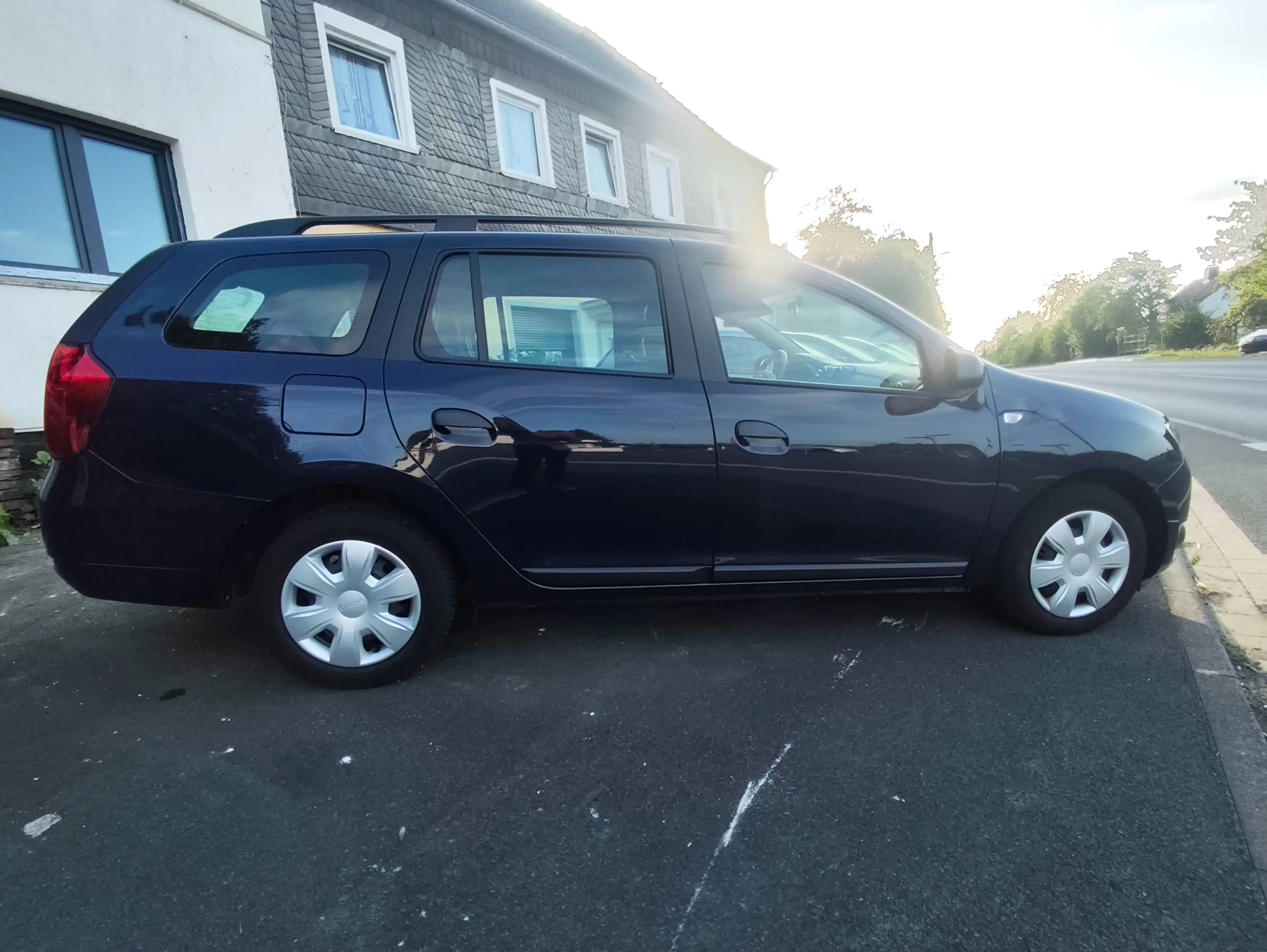 Dacia Logan 1.2 16V Ambiance/nur 33.998KM/aus 1.Hand/Scheckhgepfl./Klima/ Bluetooth/ Freisprecheinrichtung/Elektro Paket — photo 2