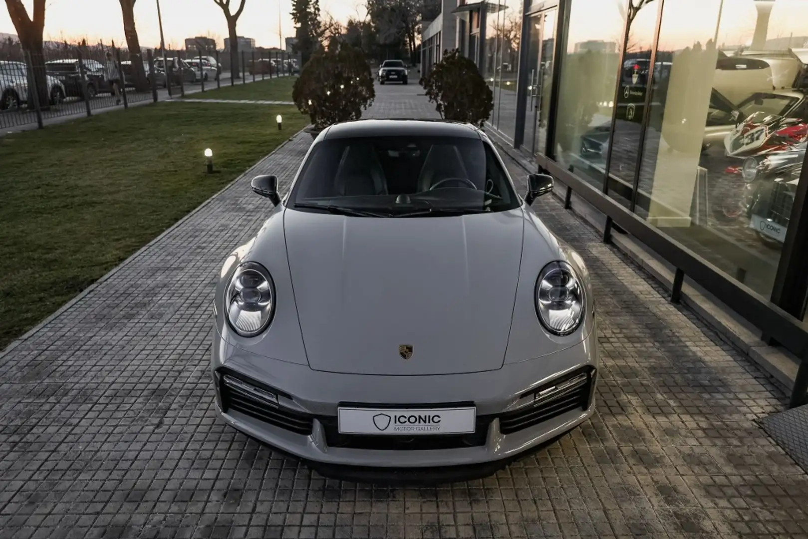 Porsche 992 Turbo S Coupé PDK Gris - 2