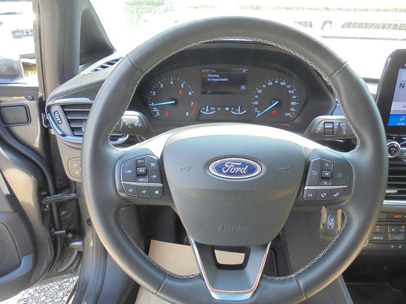 Ford Fiesta 1.1 12V Exclusive Cool & Connect 1. Hand — photo 9
