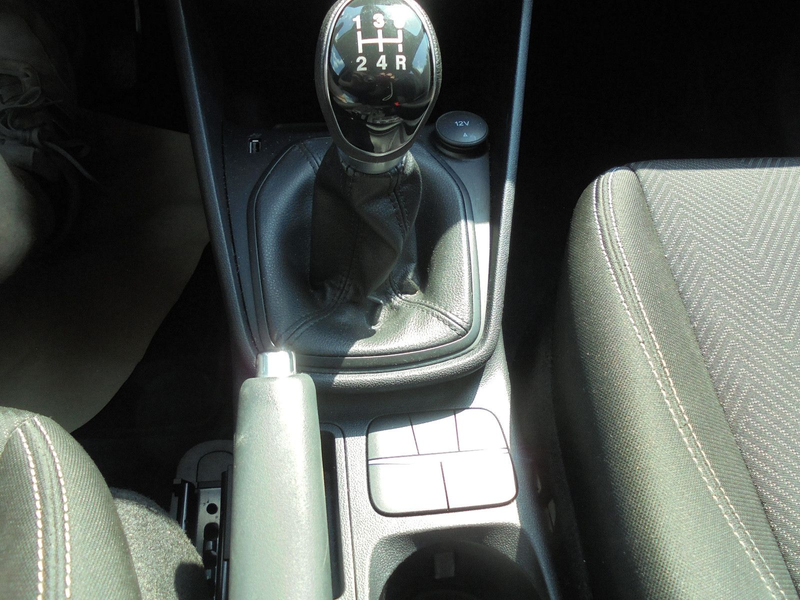 Ford Fiesta 1.1 12V Exclusive Cool & Connect 1. Hand — photo 12