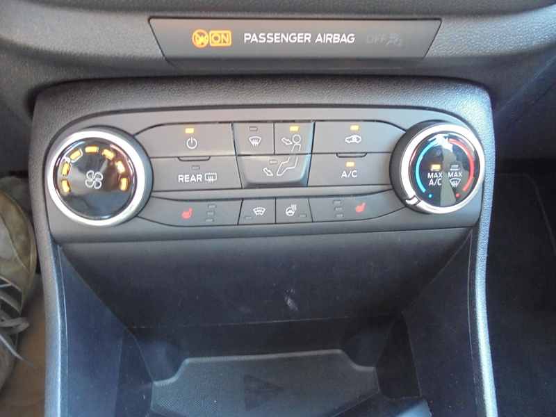 Ford Fiesta 1.1 12V Exclusive Cool & Connect 1. Hand — photo 11